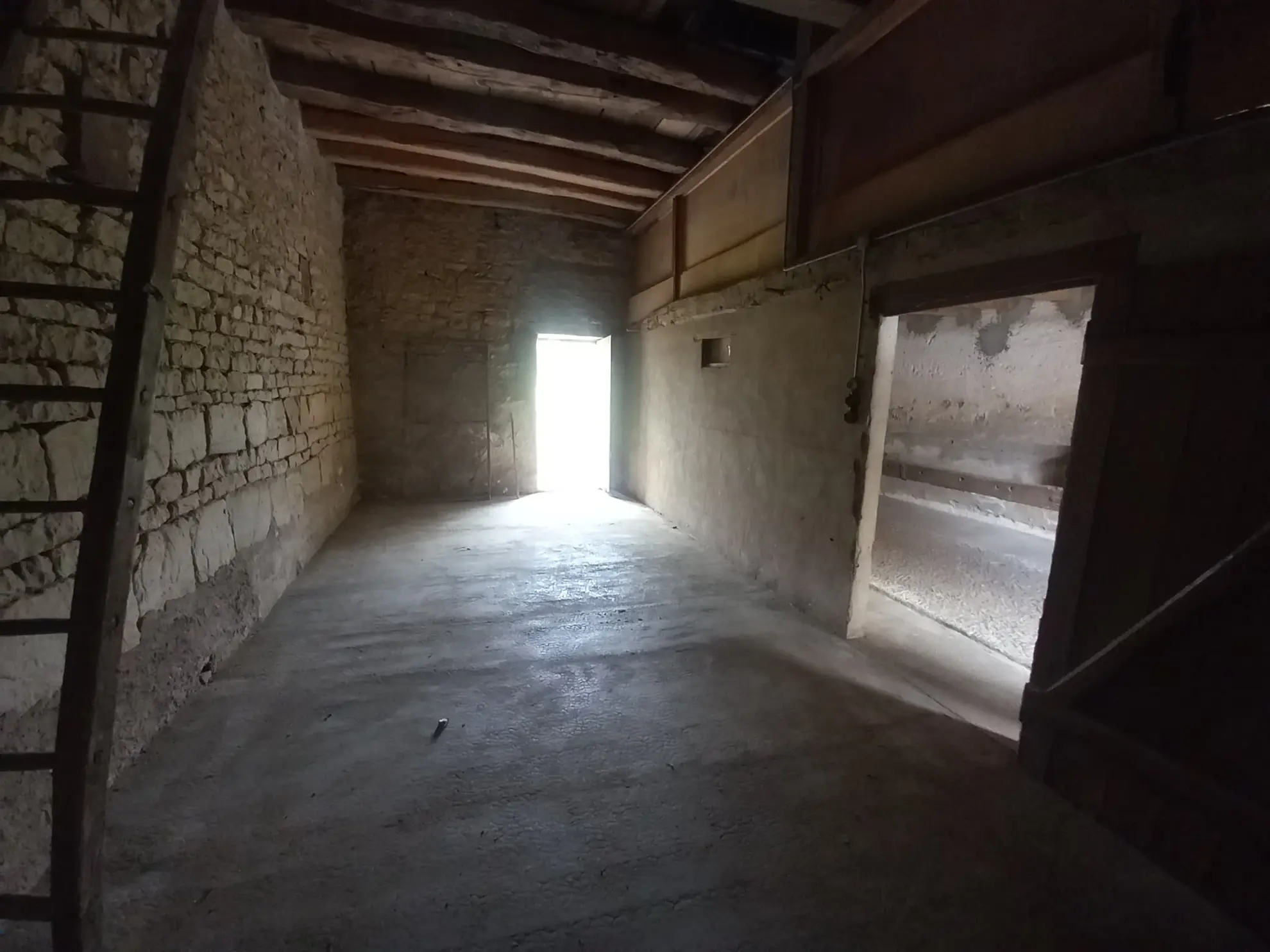 A vendre ensemble maison et grange avec terrain dans un hameau à proximité de Châtillon-en-Bazois 