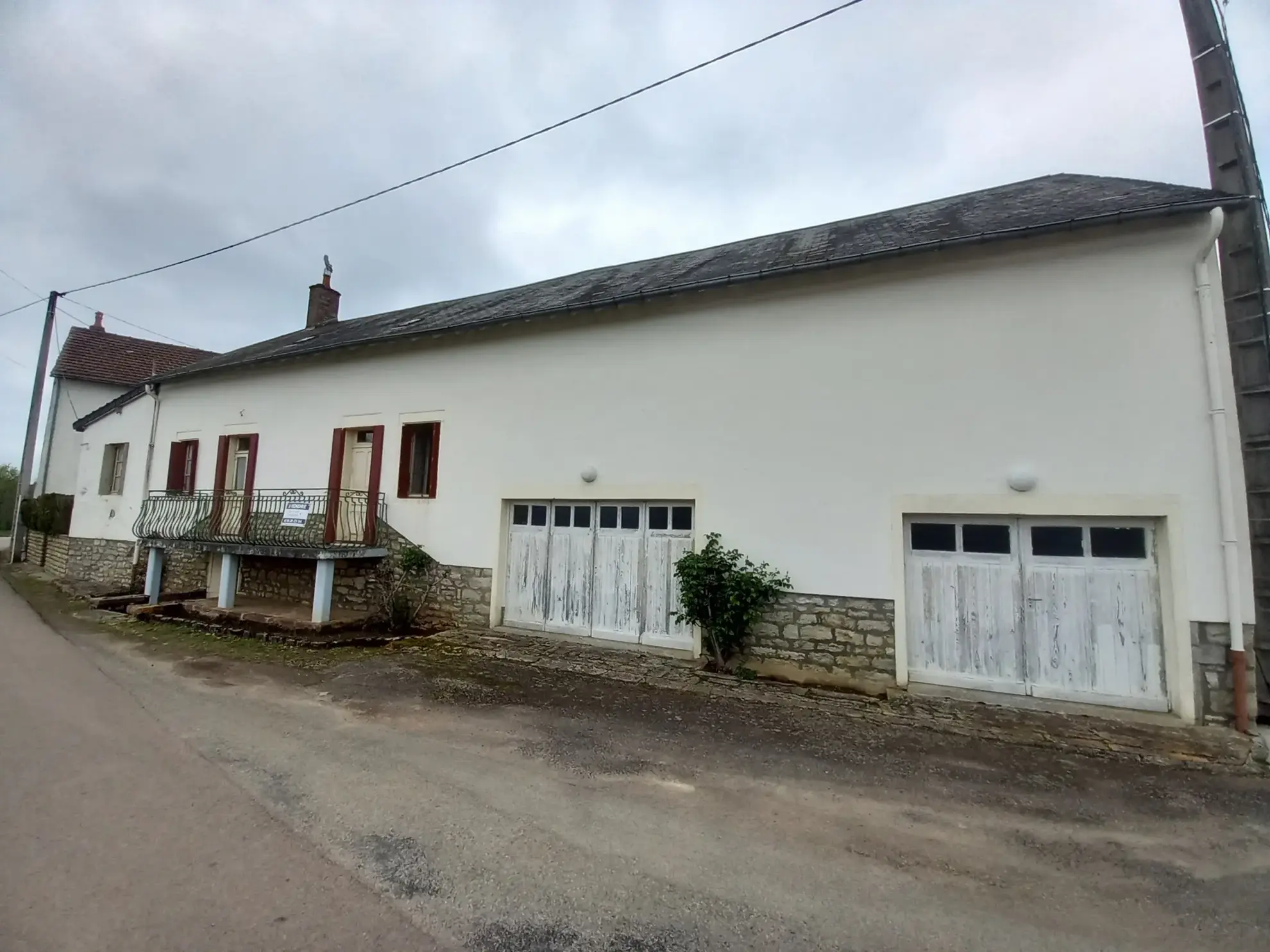 A vendre ensemble maison et grange avec terrain dans un hameau à proximité de Châtillon-en-Bazois