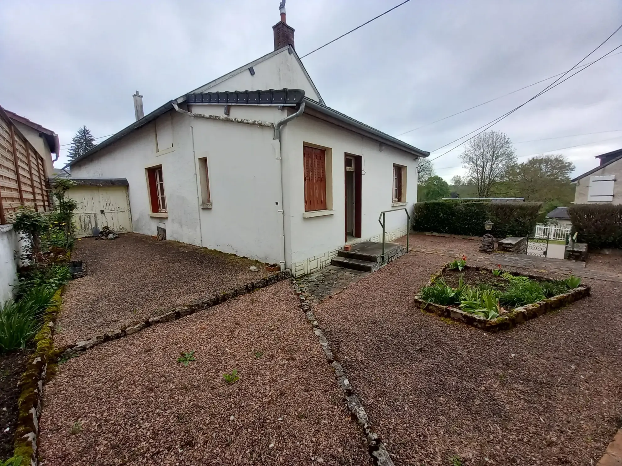 A vendre ensemble maison et grange avec terrain dans un hameau à proximité de Châtillon-en-Bazois 