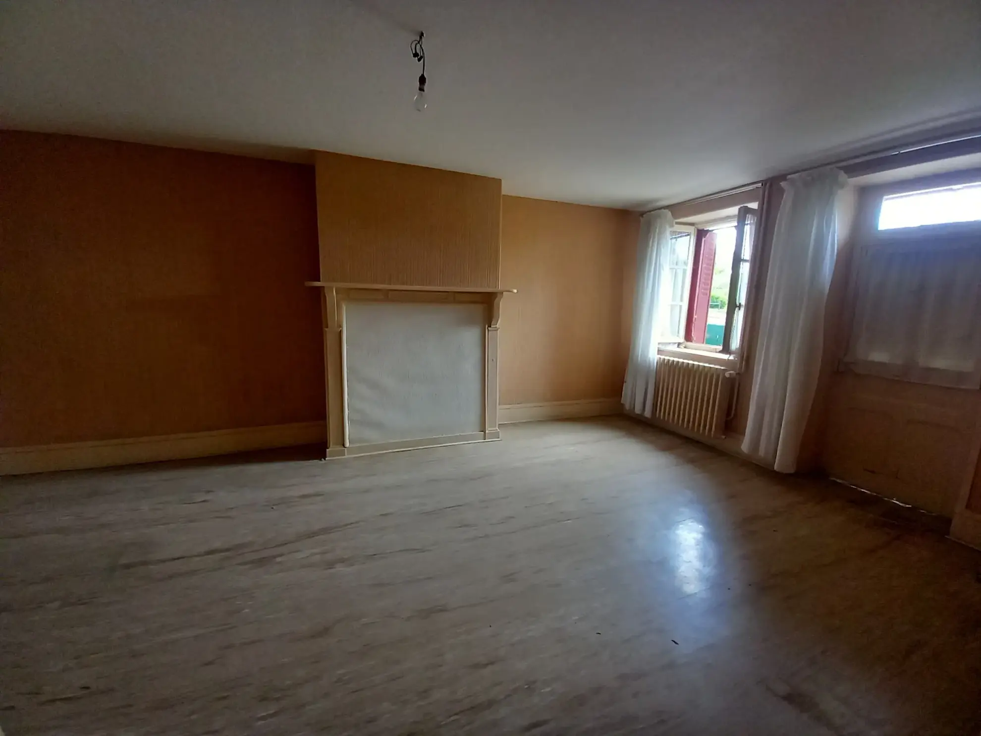 A vendre ensemble maison et grange avec terrain dans un hameau à proximité de Châtillon-en-Bazois 