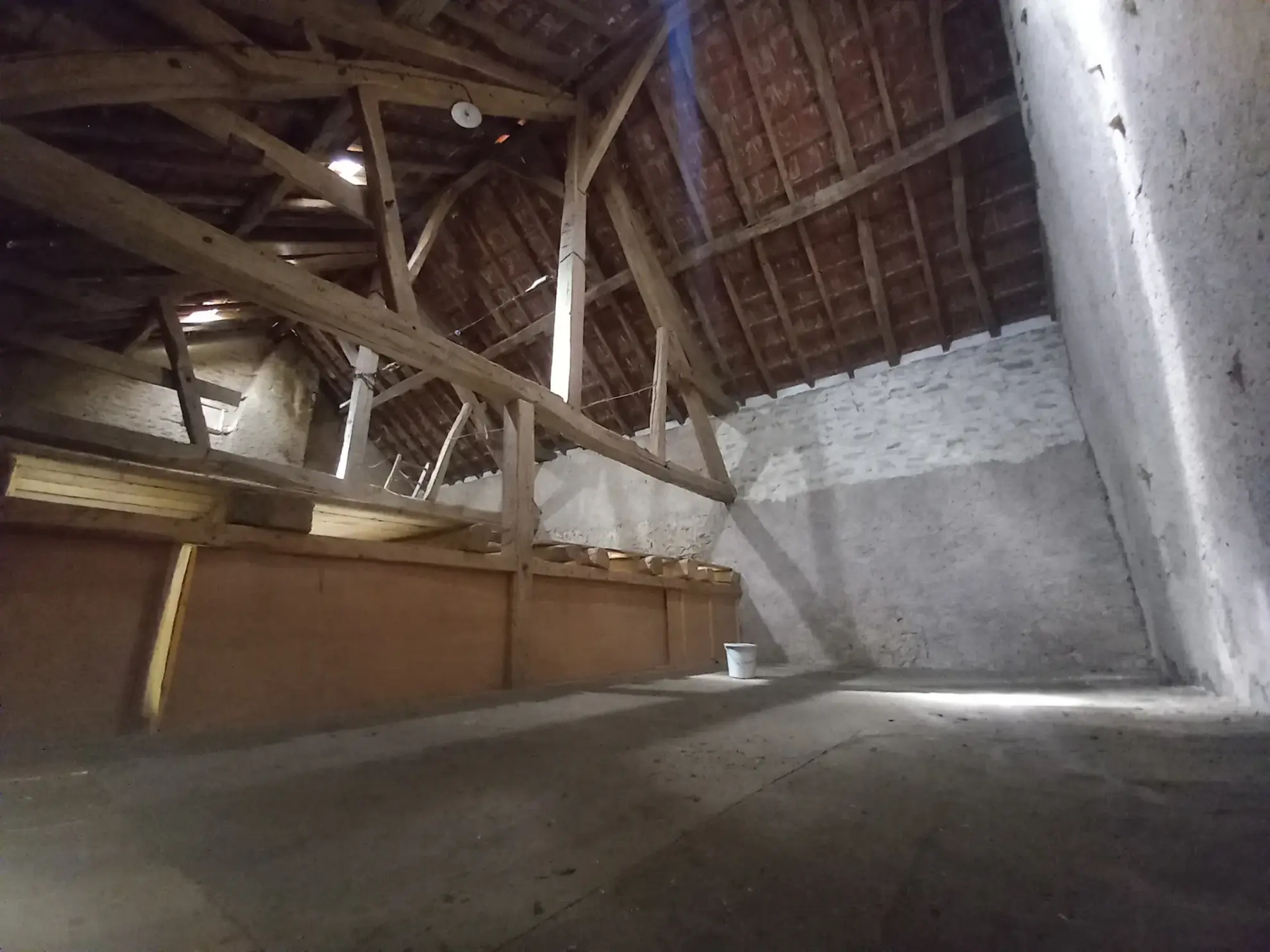 A vendre ensemble maison et grange avec terrain dans un hameau à proximité de Châtillon-en-Bazois 