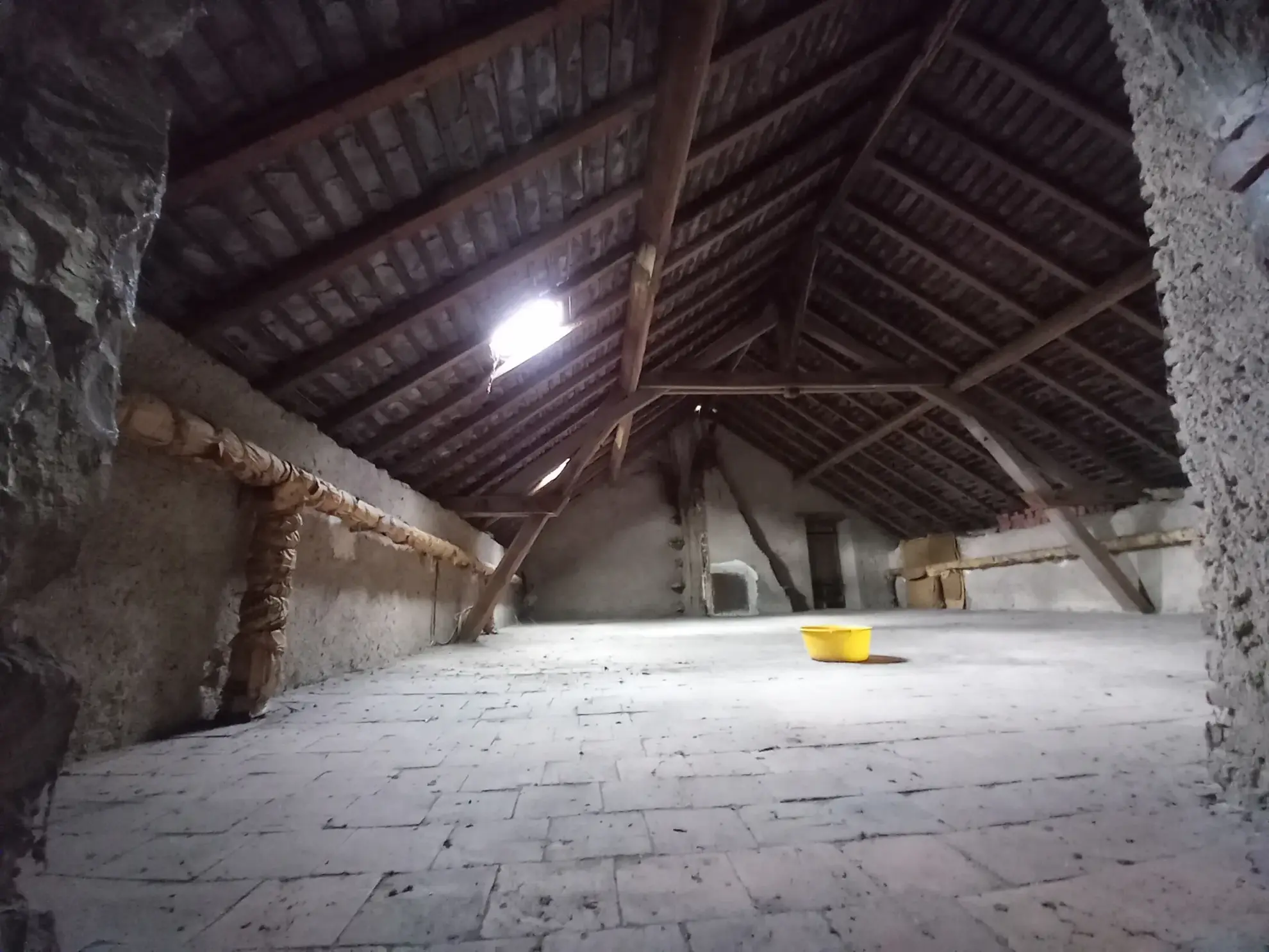 A vendre ensemble maison et grange avec terrain dans un hameau à proximité de Châtillon-en-Bazois 