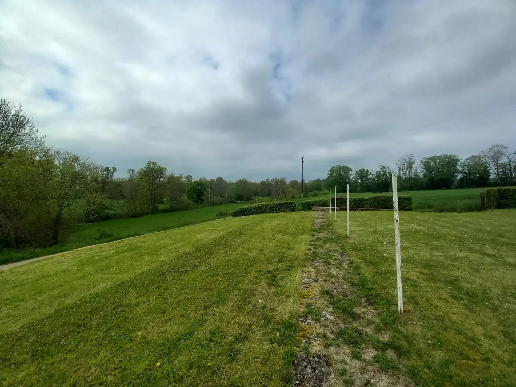 A vendre ensemble maison et grange avec terrain dans un hameau à proximité de Châtillon-en-Bazois 