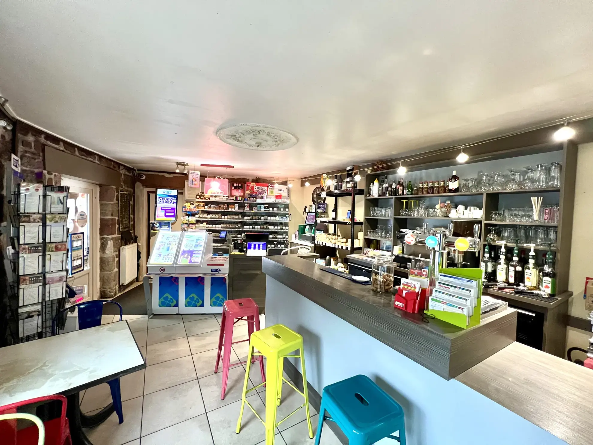 Immeuble de 262 m² à Cosnac idéal pour investissement immobilier et projet de rénovation 