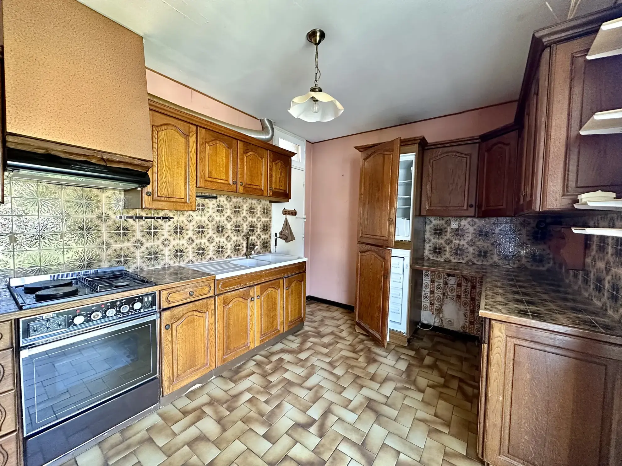 Maison 4 faces à Trèbes avec jardin, garage et potentiel d'évolution 