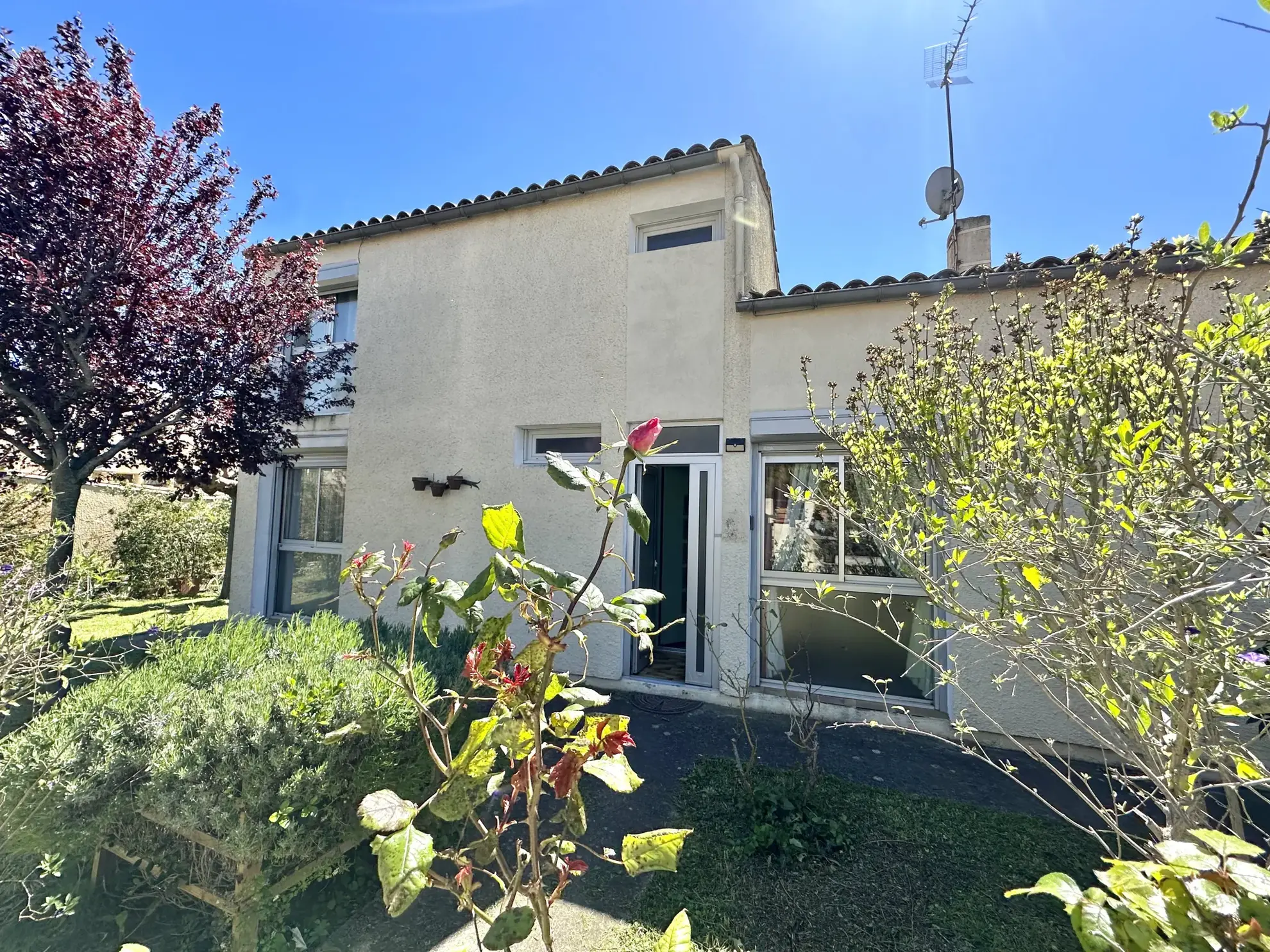 Maison 4 faces à Trèbes avec jardin, garage et potentiel d'évolution 