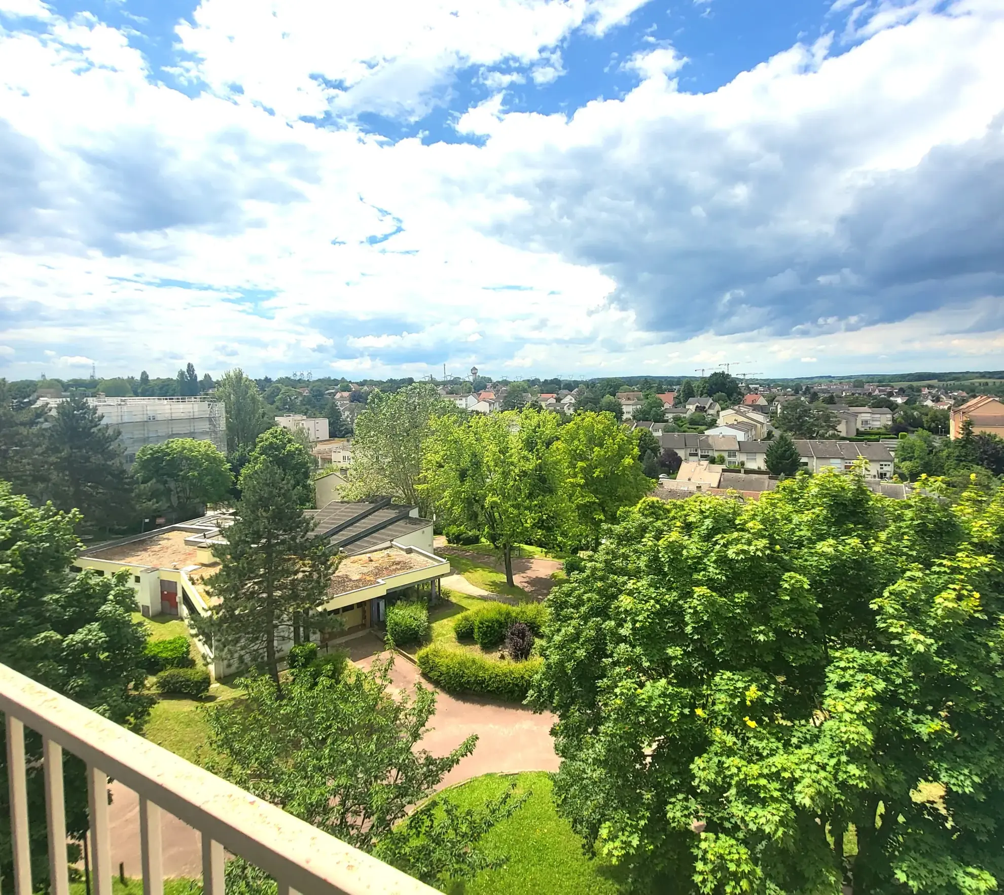 Appartement lumineux de 78,35 m² avec balcon, parking et cave à Osny 