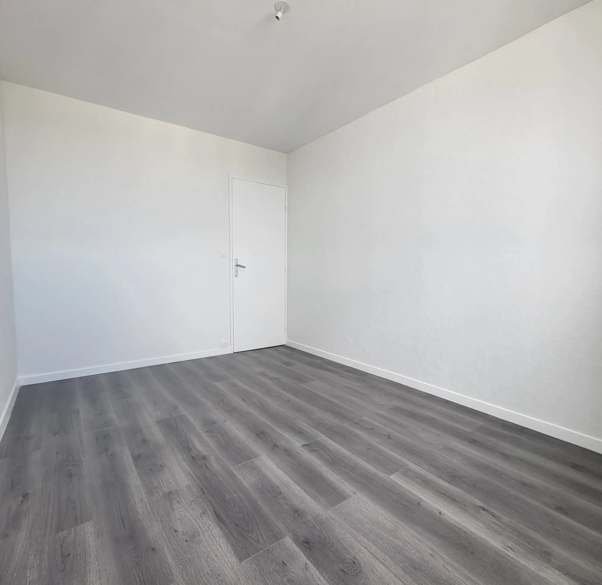 Appartement lumineux de 78,35 m² avec balcon, parking et cave à Osny 