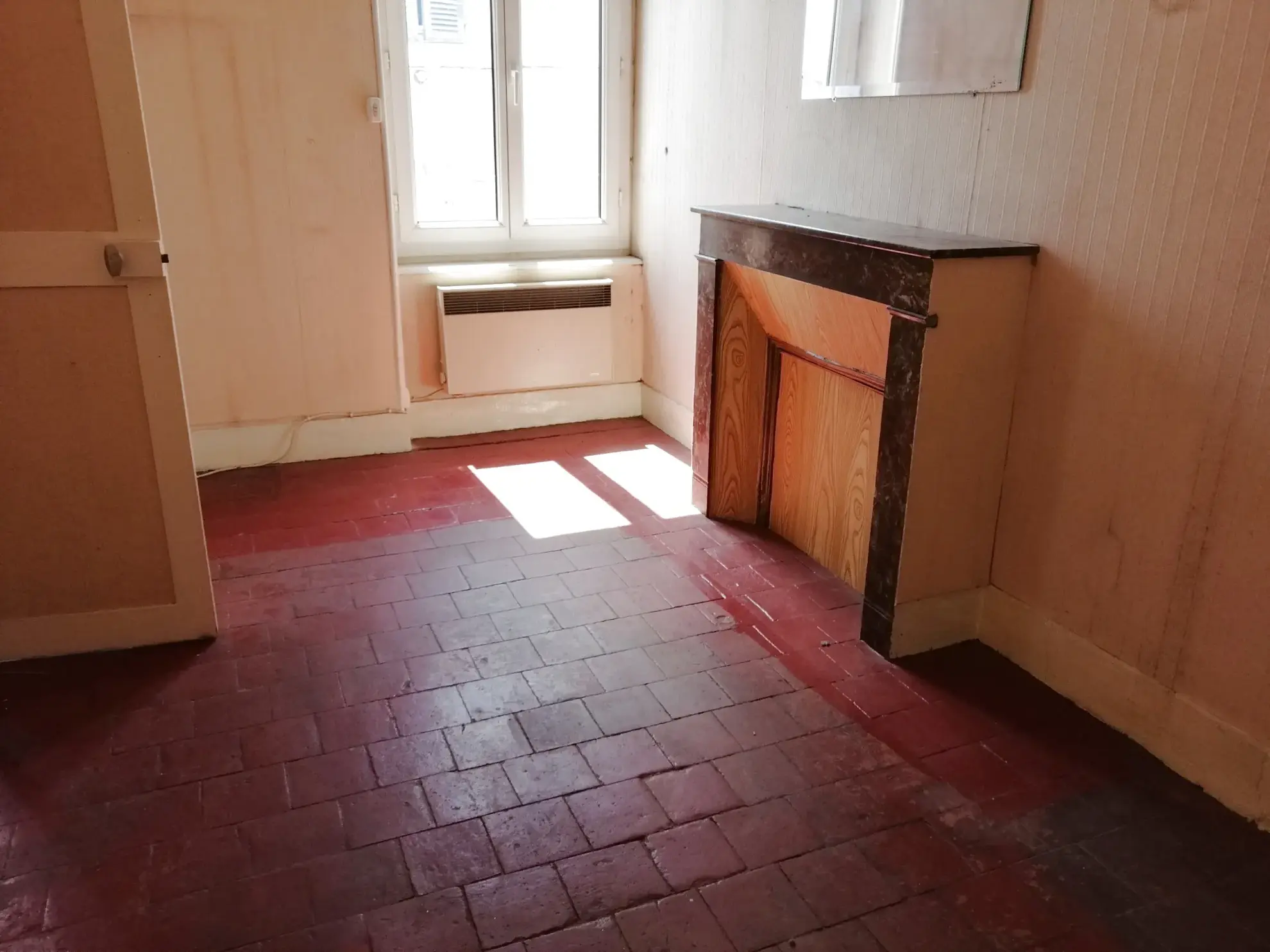 Maison à vendre à Nevers, 121 m², jardin, garage, à rénover 