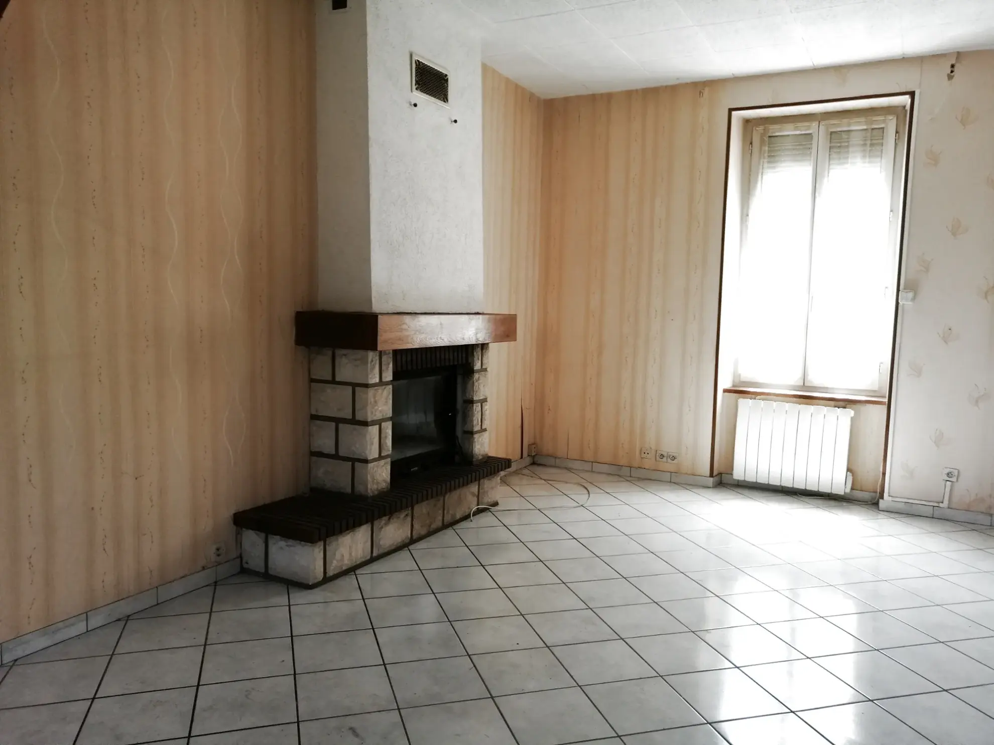 Maison à vendre à Nevers, 121 m², jardin, garage, à rénover 