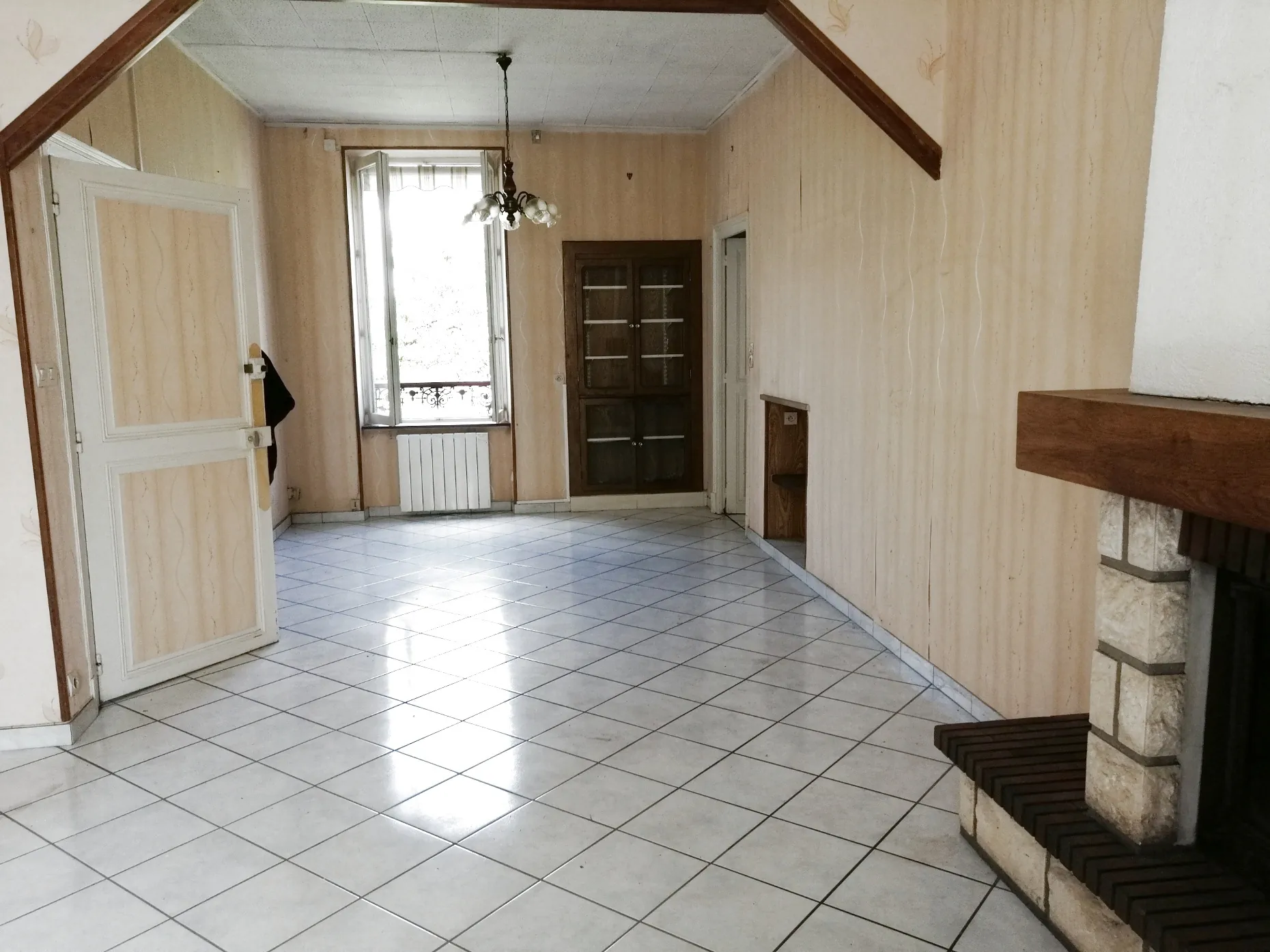 Maison à vendre à Nevers, 121 m², jardin, garage, à rénover 