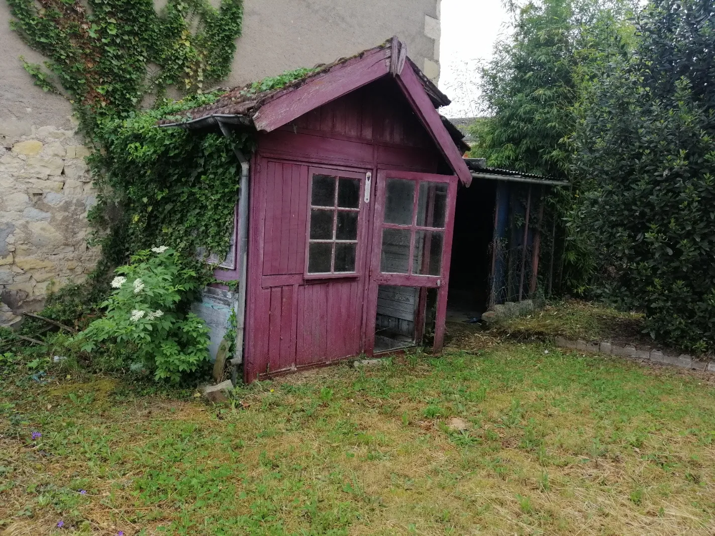 Maison à vendre à Nevers, 121 m², jardin, garage, à rénover 