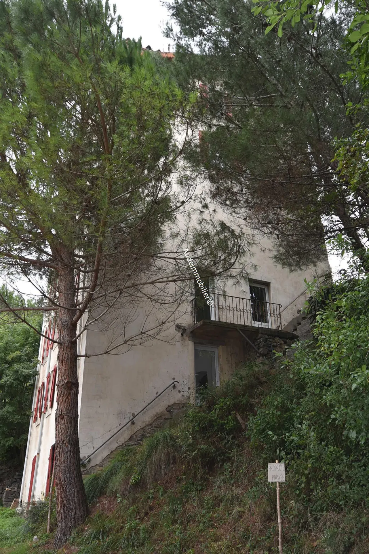 Villa spacieuse avec potentiel touristique dans la Haute-Vallée de l'Aude 