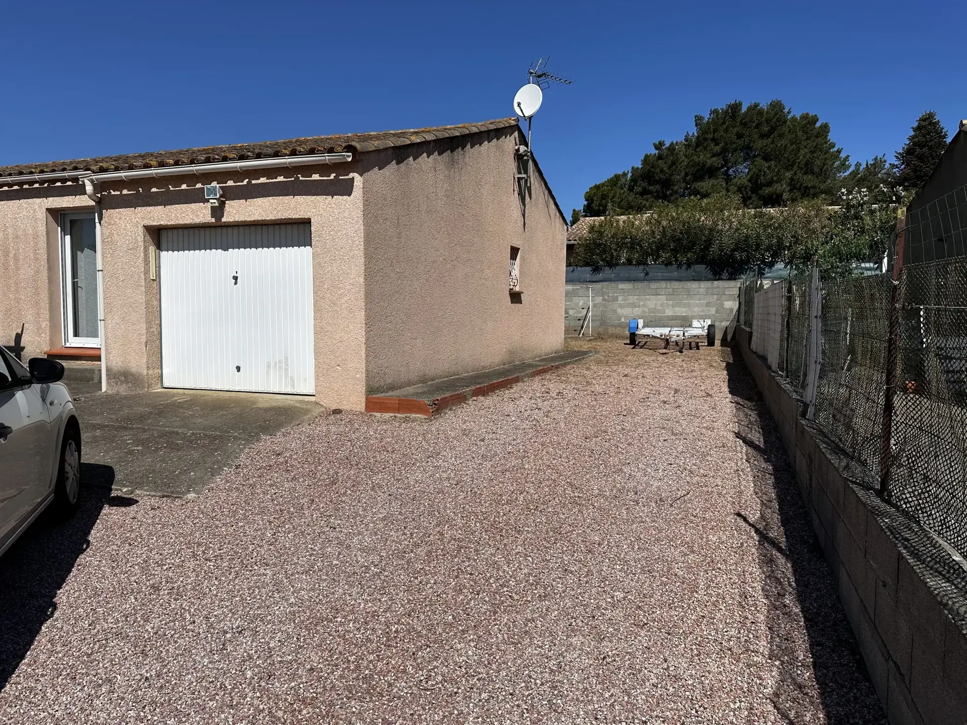 Maison de plain-pied avec piscine et garage à Trèbes - 90 m² 