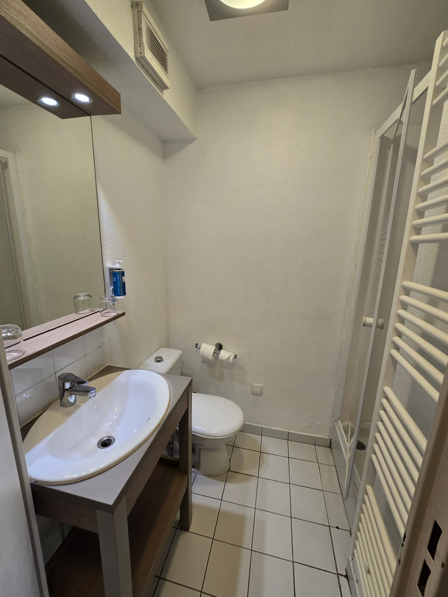 Studio meublé de 16,2 m² à Paris 19e avec bail commercial jusqu'en 2026 