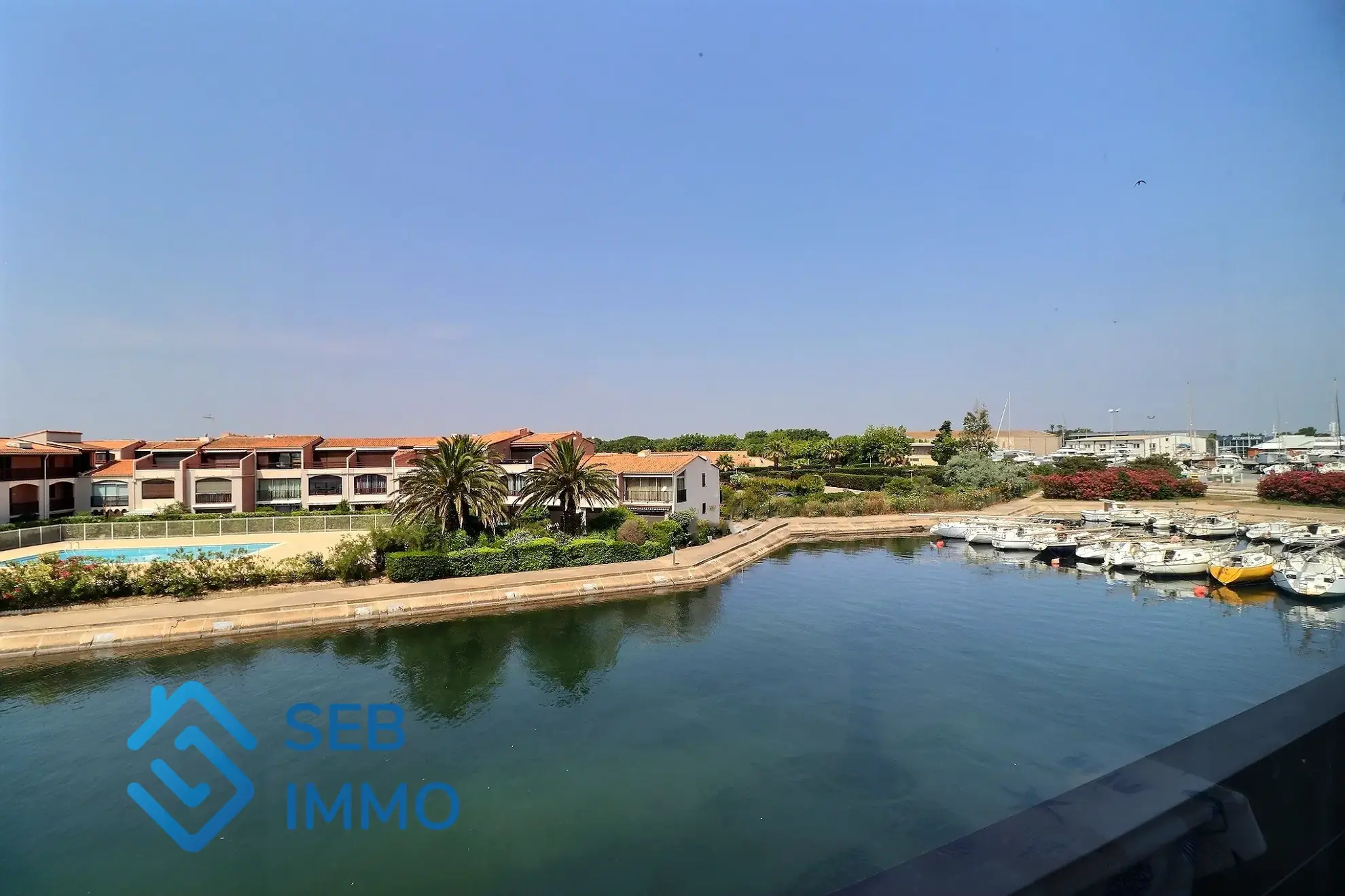 Vente d'un studio en front de mer à Saint-Cyprien avec loggia et stationnement sécurisé