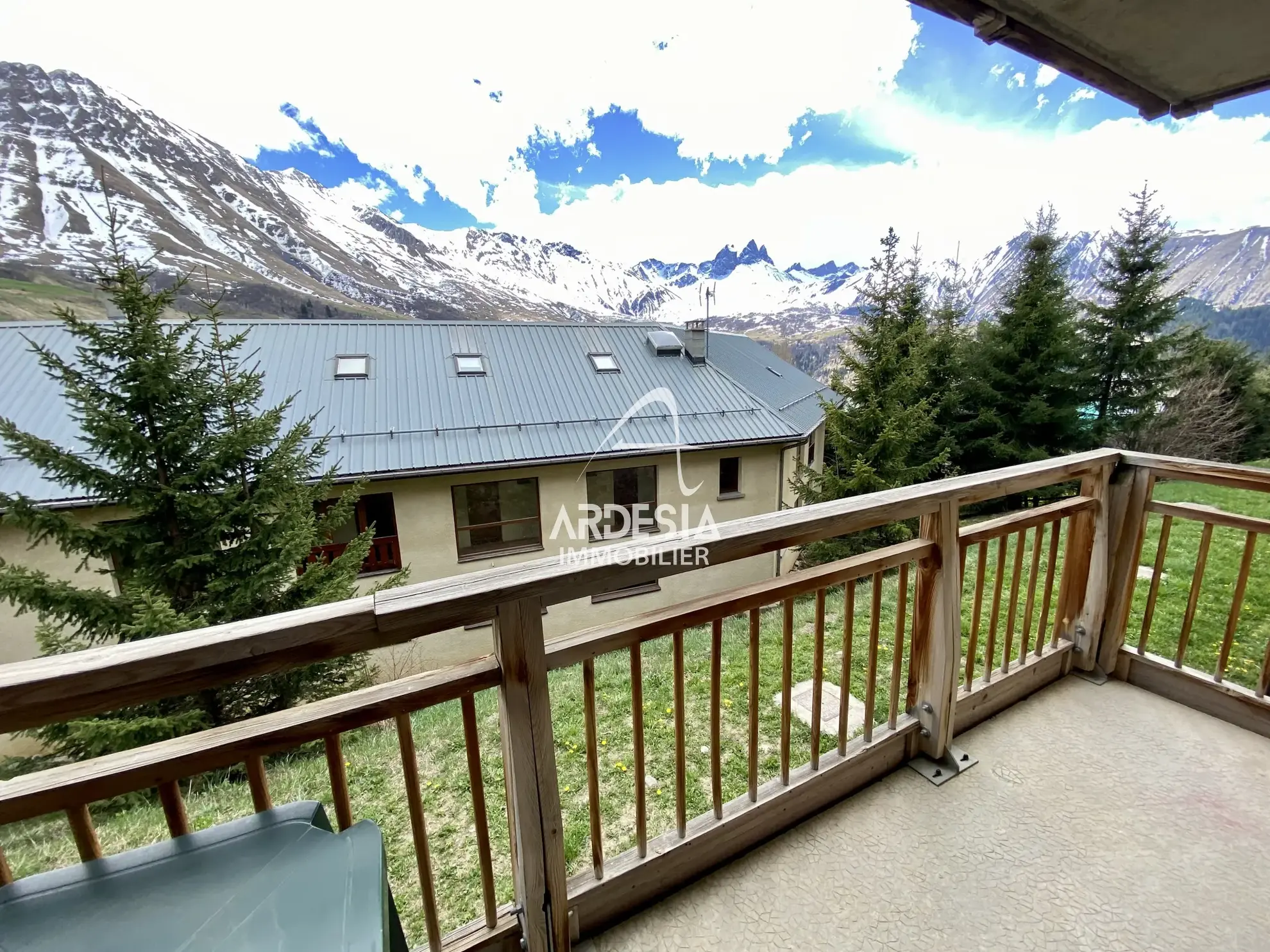 Appartement T2 cabine dans station de ski d'Albiez Montrond avec balcon et vue imprenable 