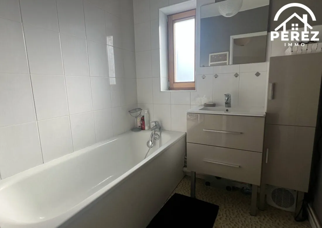 Maison familiale récente de 83 m² avec jardin et garage à Comines 