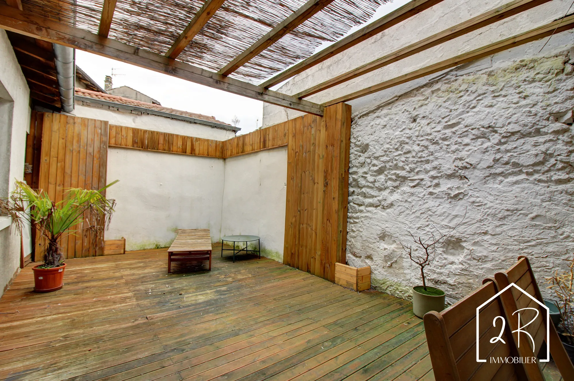 Maison de 103 m² avec terrasse à Les Roches-de-Condrieu – Rénovation récente et qualité 