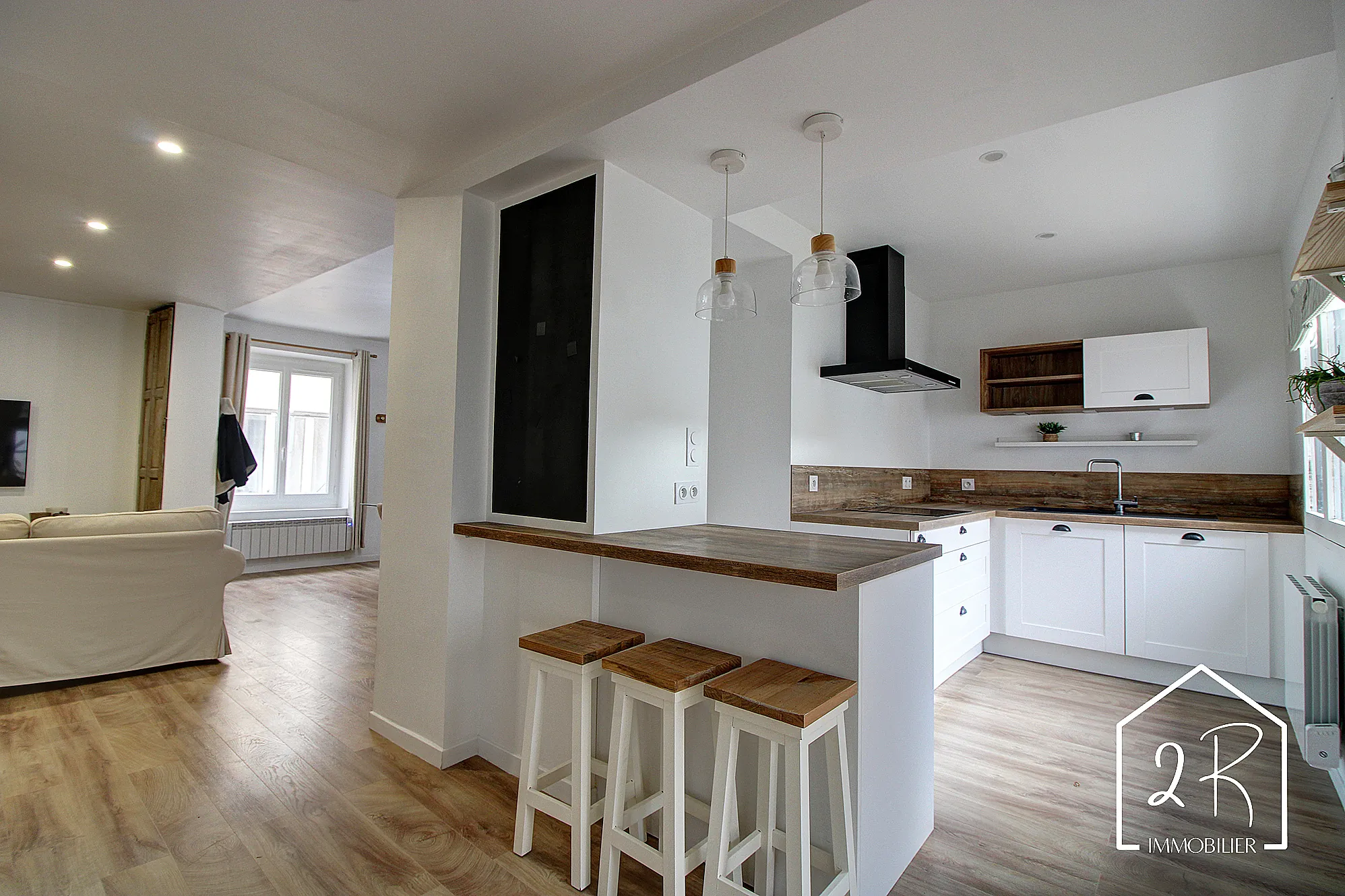 Maison de 103 m² avec terrasse à Les Roches-de-Condrieu – Rénovation récente et qualité 
