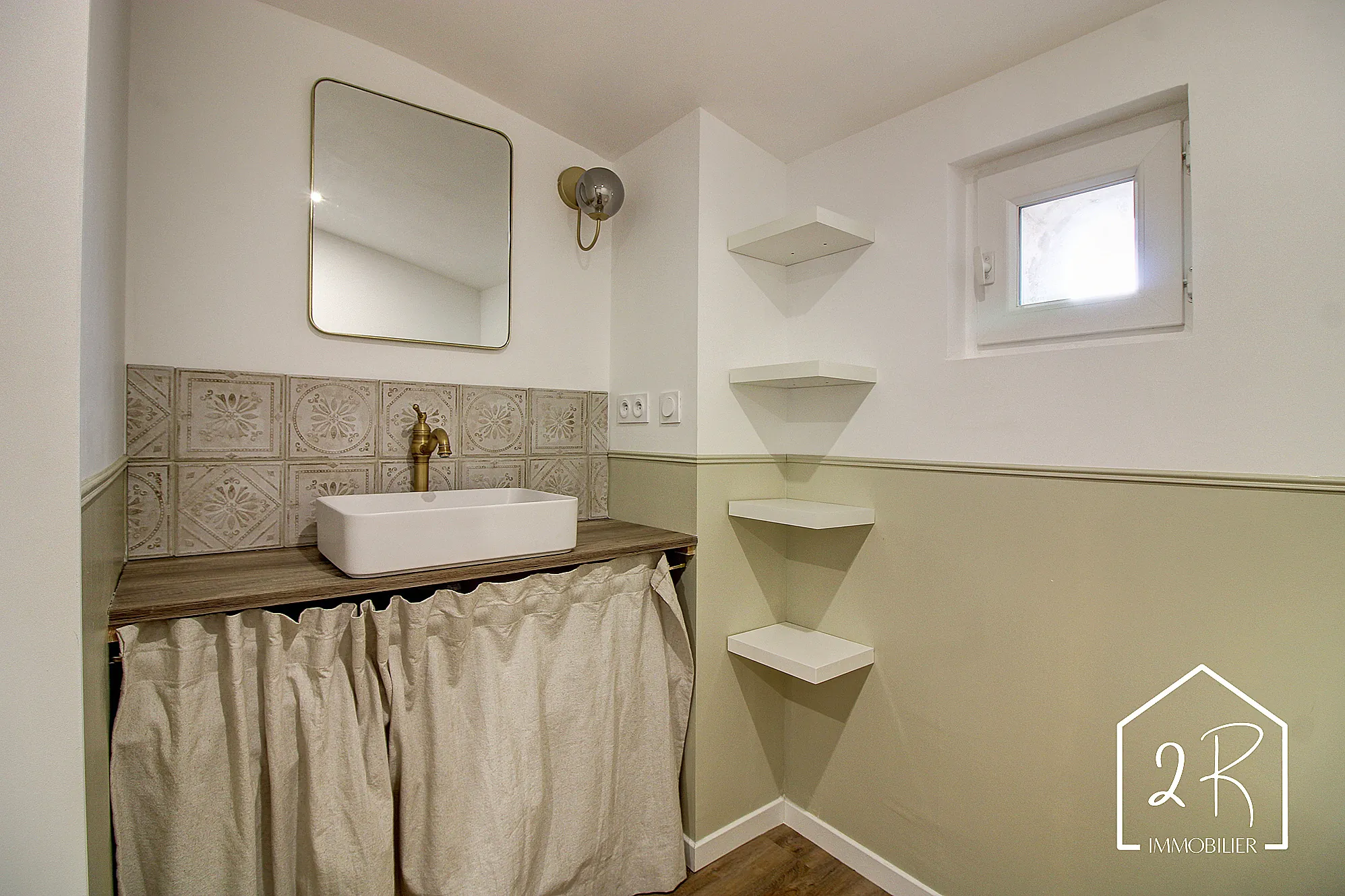 Maison de 103 m² avec terrasse à Les Roches-de-Condrieu – Rénovation récente et qualité 