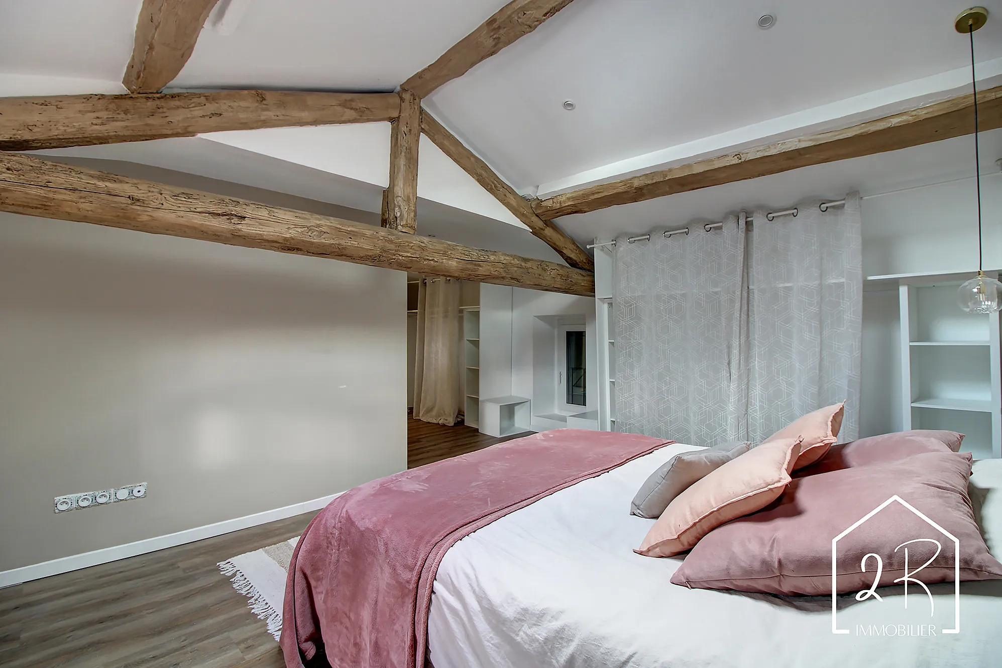 Maison de 103 m² avec terrasse à Les Roches-de-Condrieu – Rénovation récente et qualité 