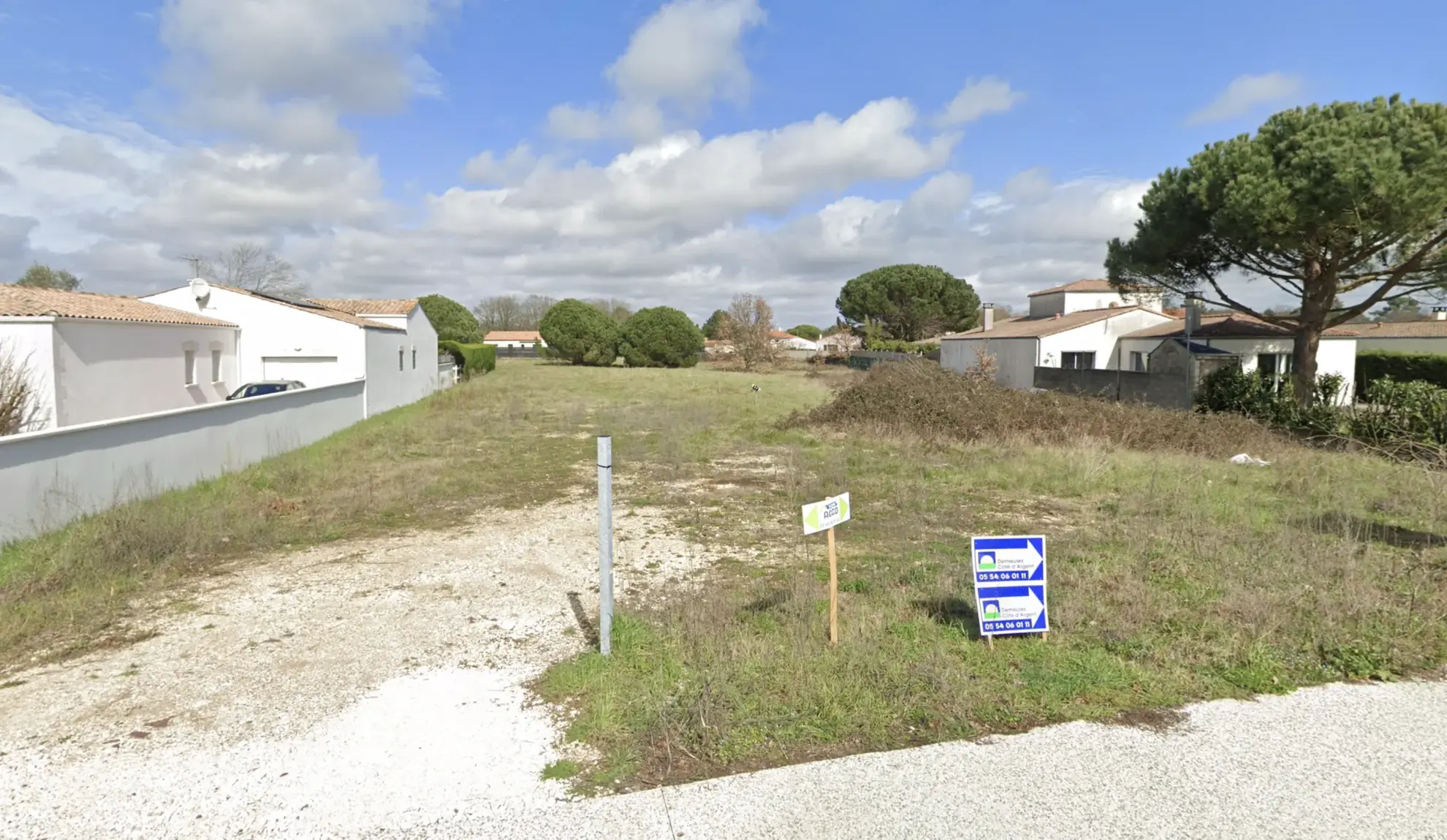 Terrain constructible viabilisé de 351 m2 à Vaux-sur-Mer proche de la plage 