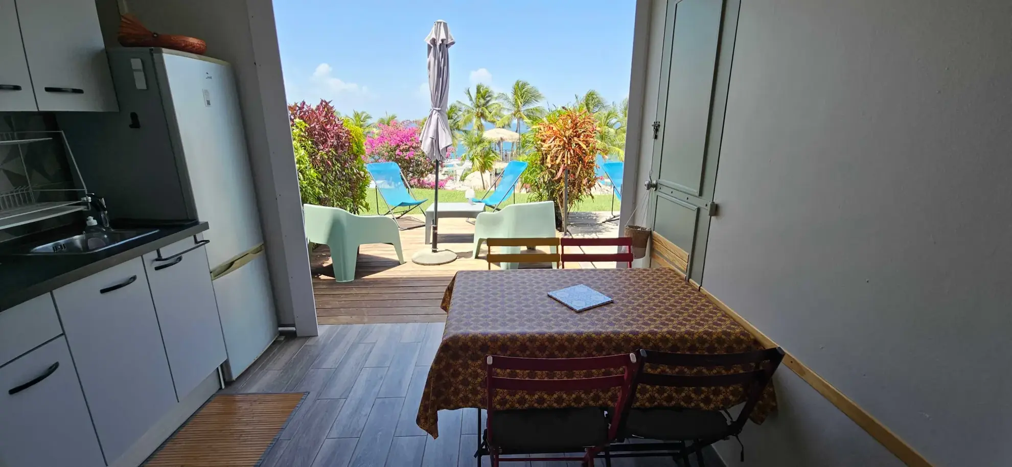 Studio meublé avec vue mer, terrasse et jardin au Diamant 