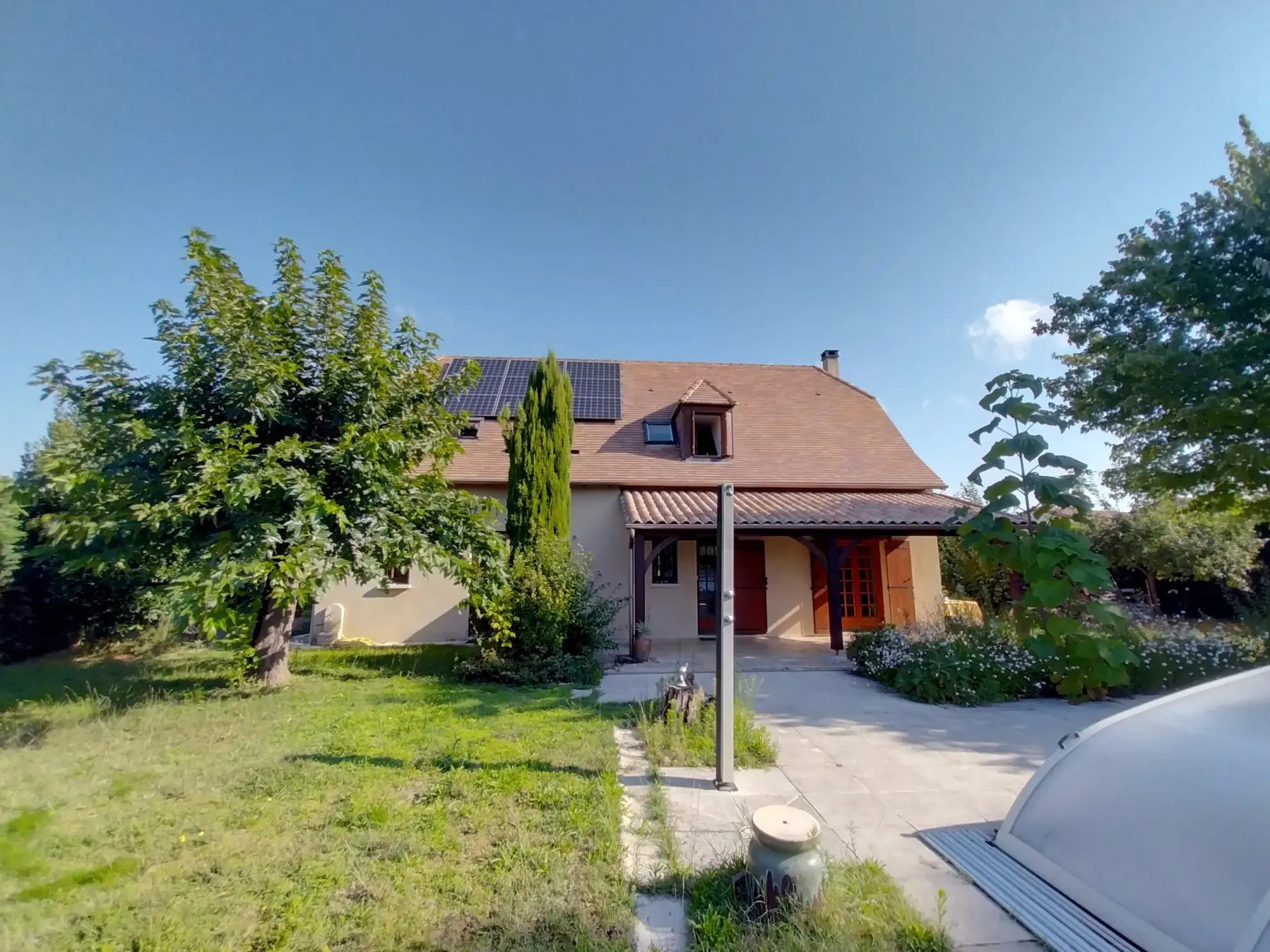 À vendre maison 4 chambres avec piscine couverte à Prigonrieux 