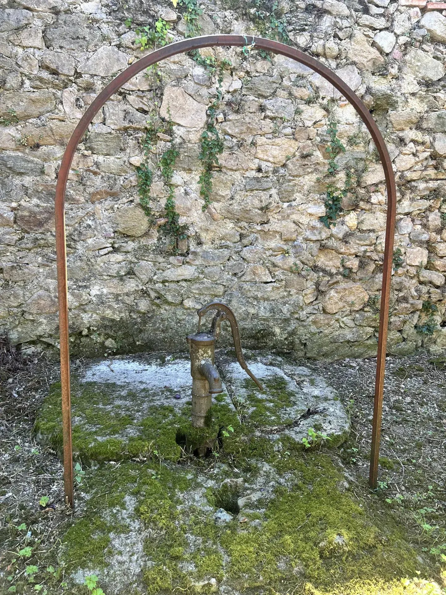 Grande maison de village à rénover de 200 m² avec jardin et cave en Vallée de l'Arize 