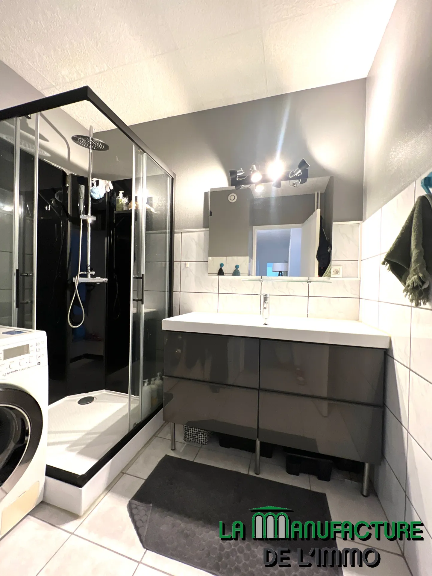 Appartement F3 avec balcon, cave et parking à Saint-Étienne 