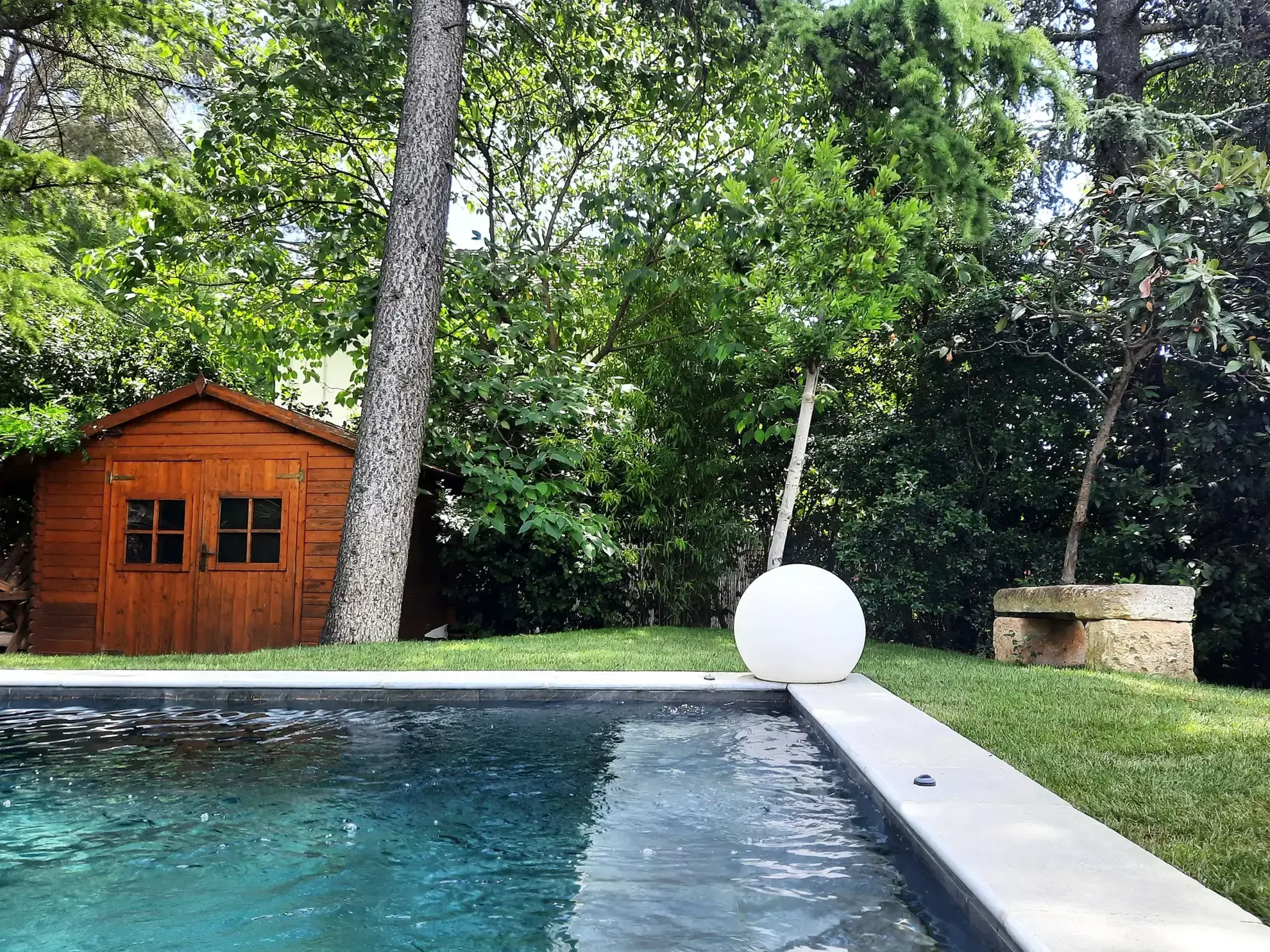 Maison de charme à vendre à Nîmes avec piscine et jardin clos 