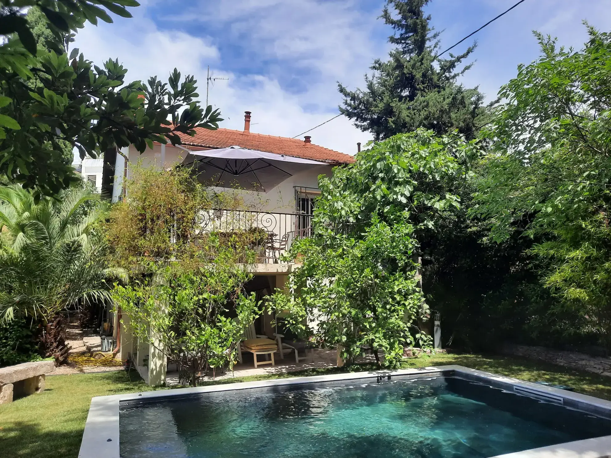 Maison de charme à vendre à Nîmes avec piscine et jardin clos
