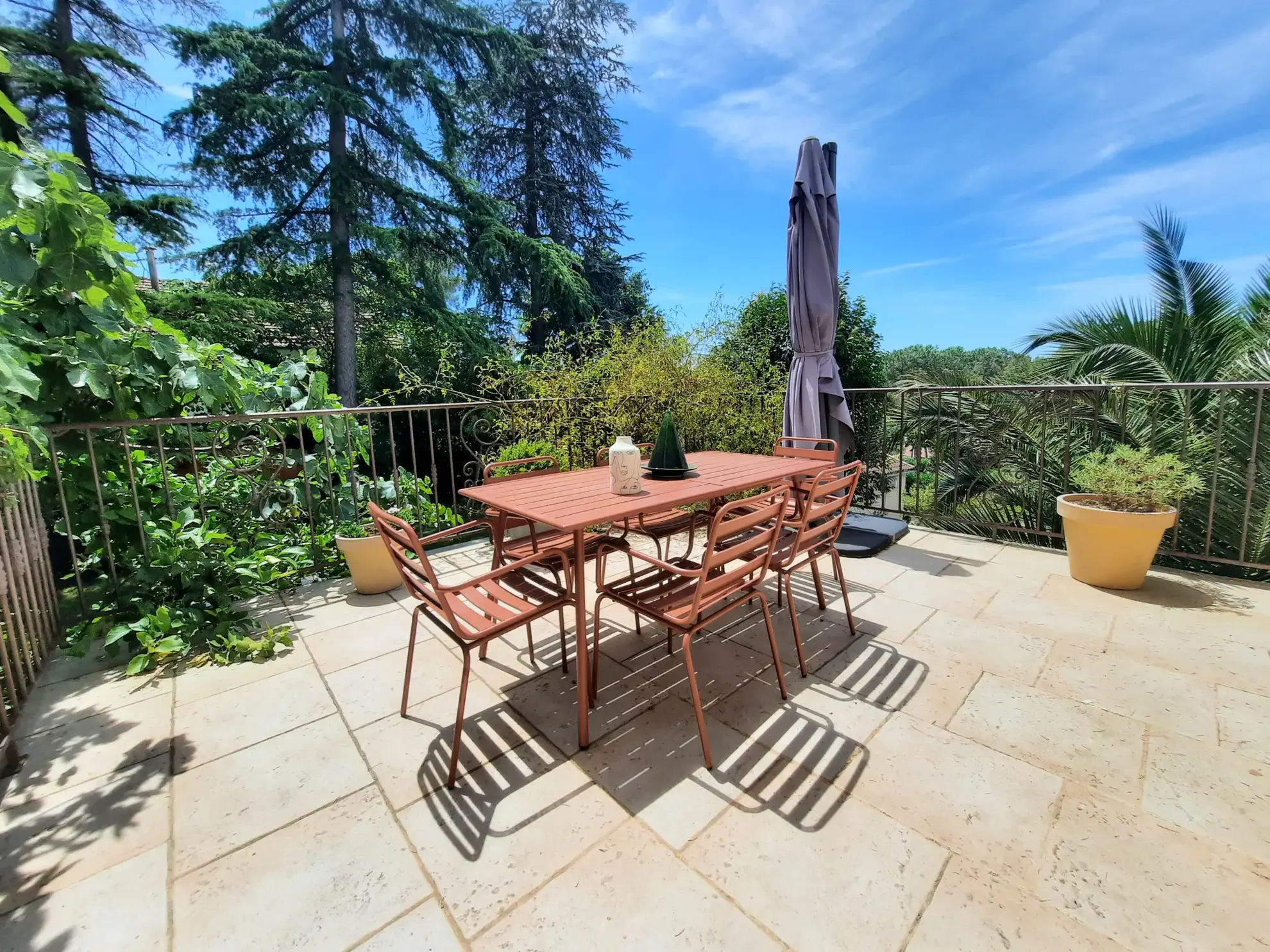 Maison de charme à vendre à Nîmes avec piscine et jardin clos 