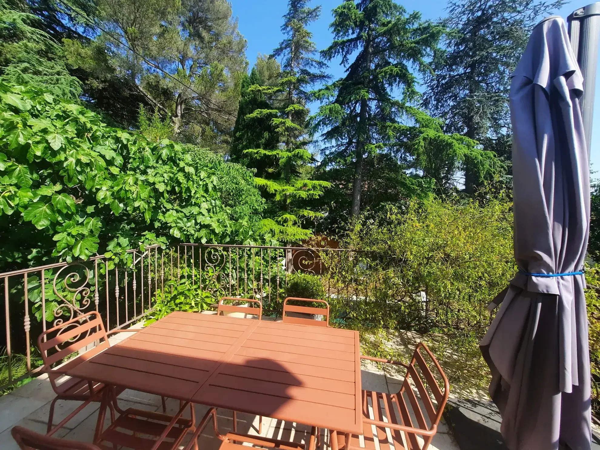 Maison de charme à vendre à Nîmes avec piscine et jardin clos 