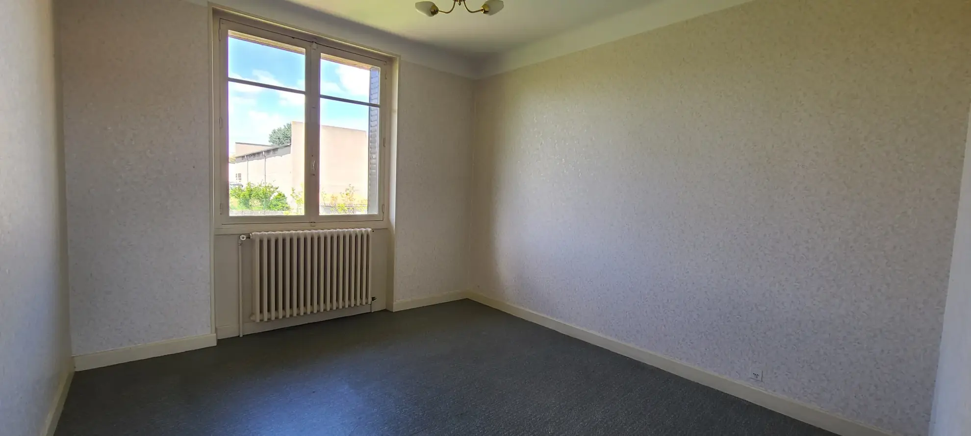 Charmante villa de plain-pied proche de Marmande avec 3 chambres et grand garage 