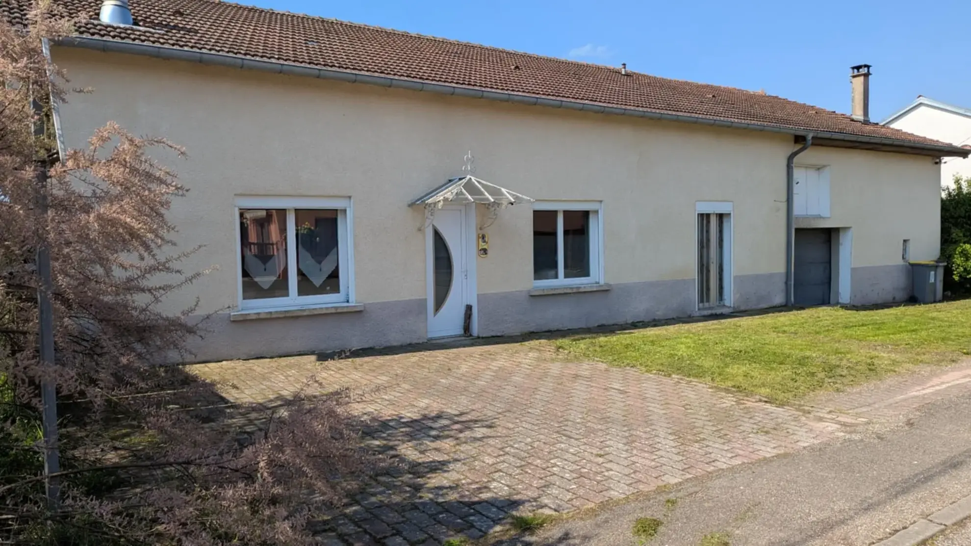 Maison à rénover de 133 m² avec grand terrain à Passavant-la-Rochère 