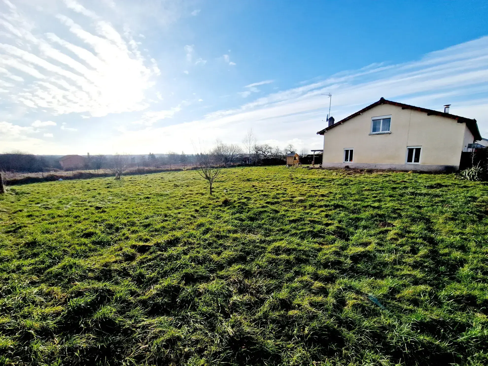 Maison à rénover de 133 m² avec grand terrain à Passavant-la-Rochère