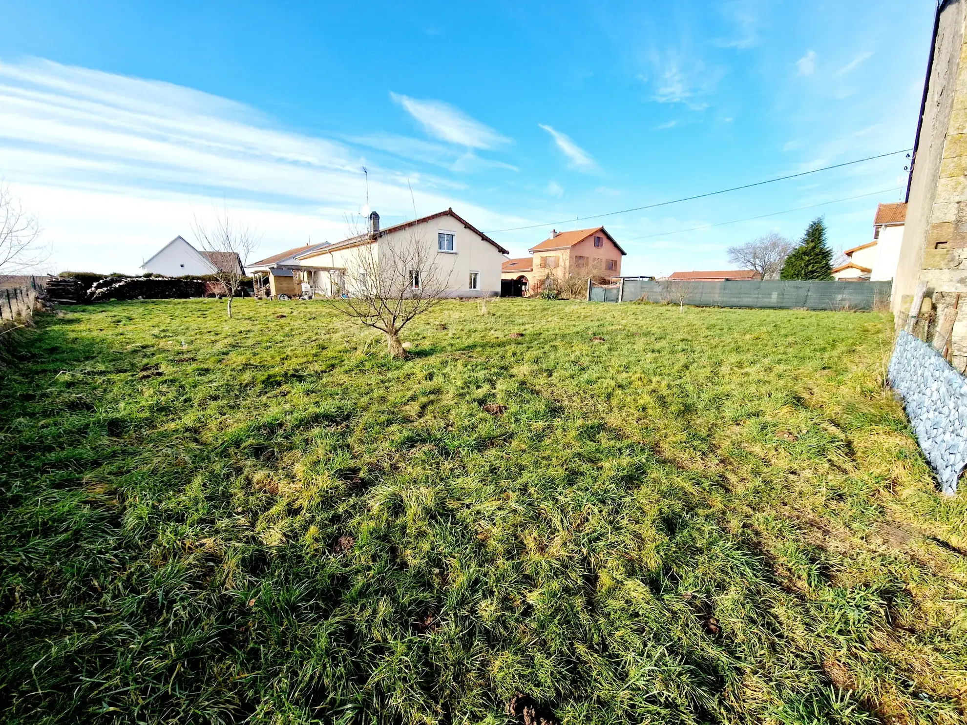 Maison à rénover de 133 m² avec grand terrain à Passavant-la-Rochère 