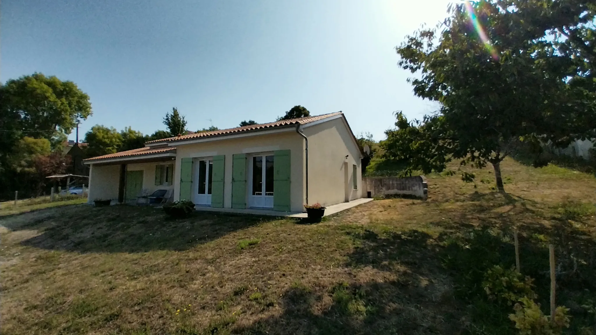 Maison plain-pied à Ribérac – Grand terrain, 2 chambres, proche du centre-ville