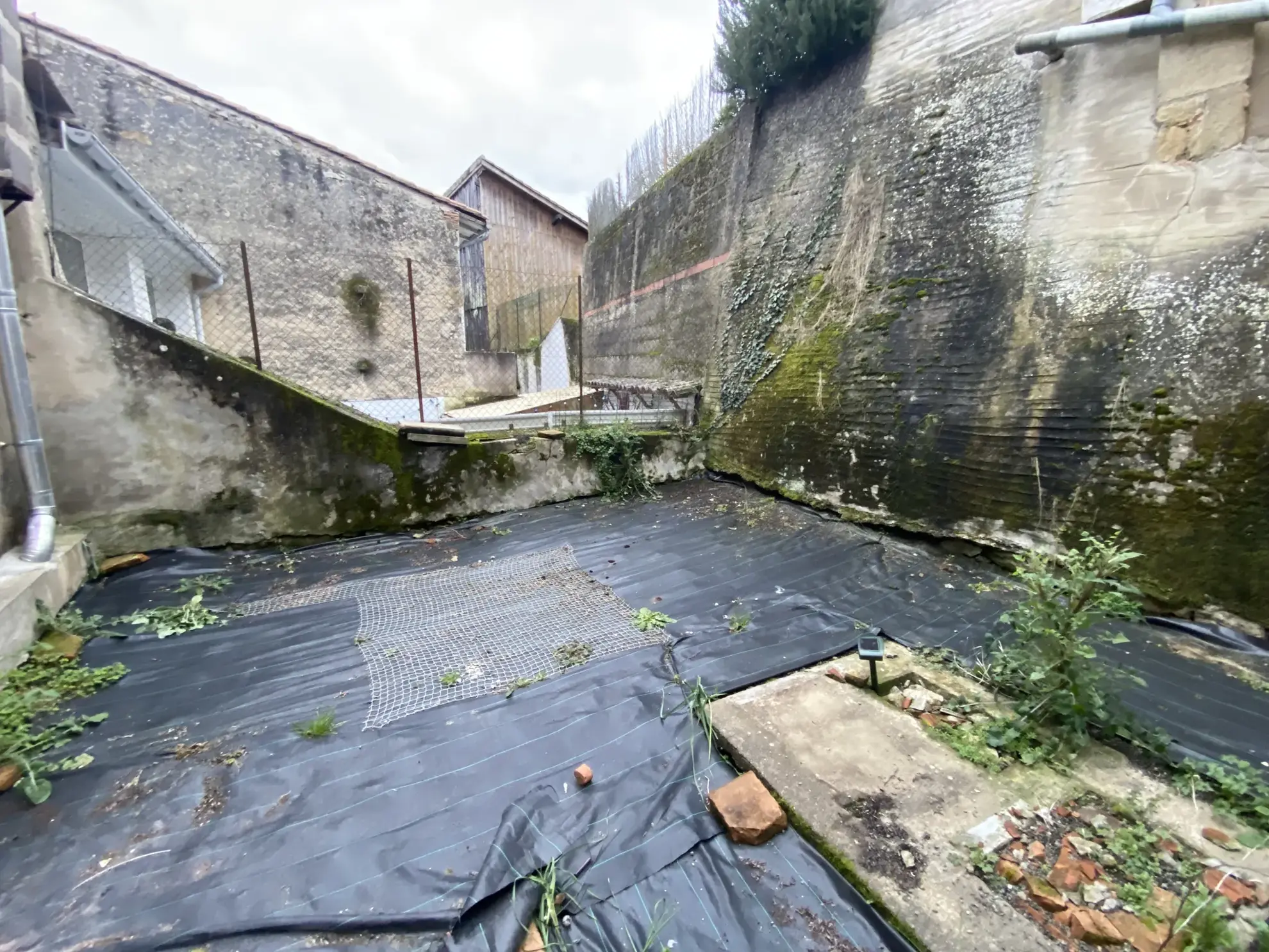 Maison 3 pièces de 77,5 m² à La Réole centre-ville avec cour 