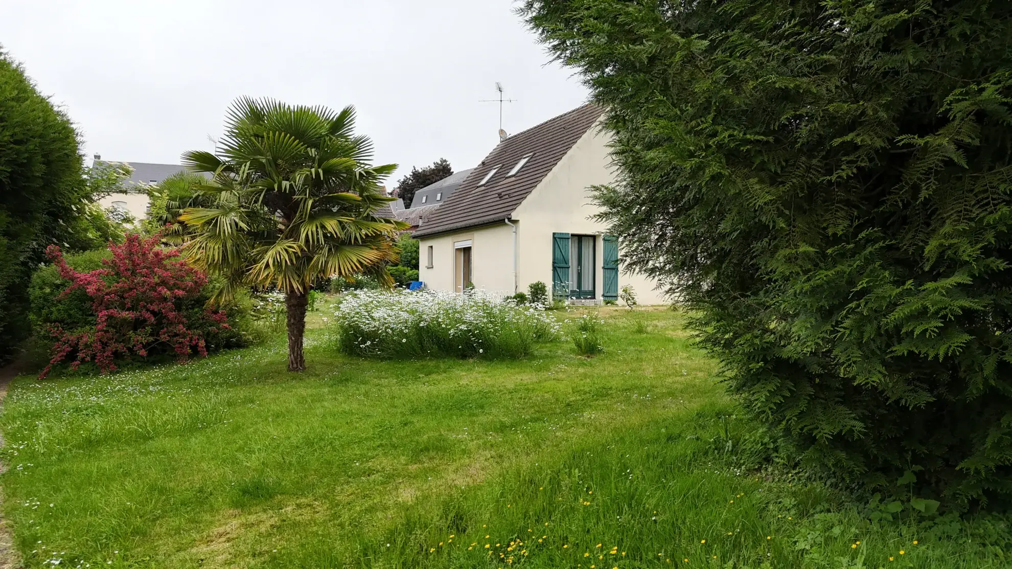 Maison 1994 avec terrain de 2000 m² à Ham, calme et proche du centre 