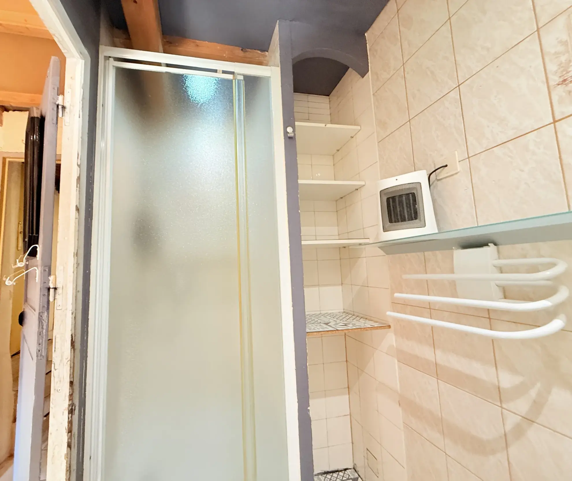 Maison de ville rénovée avec garage au centre de Cuers - 83 m² 