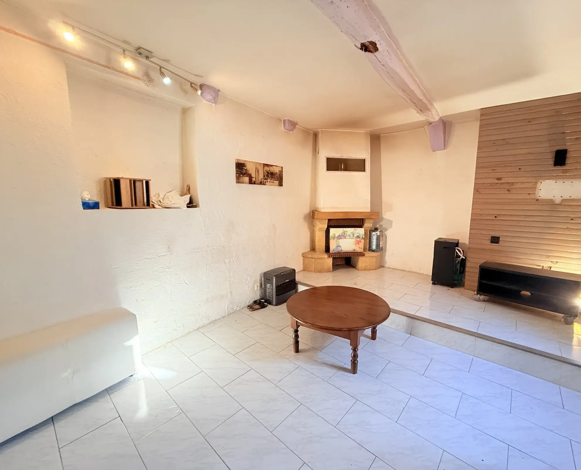 Maison de ville rénovée avec garage au centre de Cuers - 83 m² 