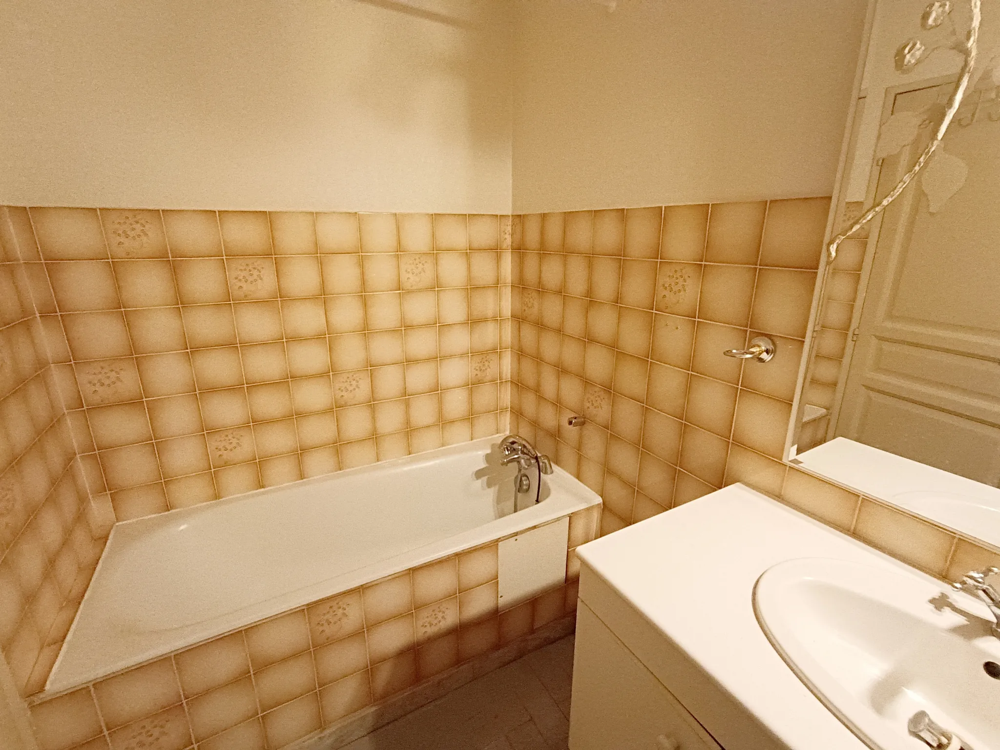 Vente appartement T1 à Toulon Cap Brun avec terrasse et parking 