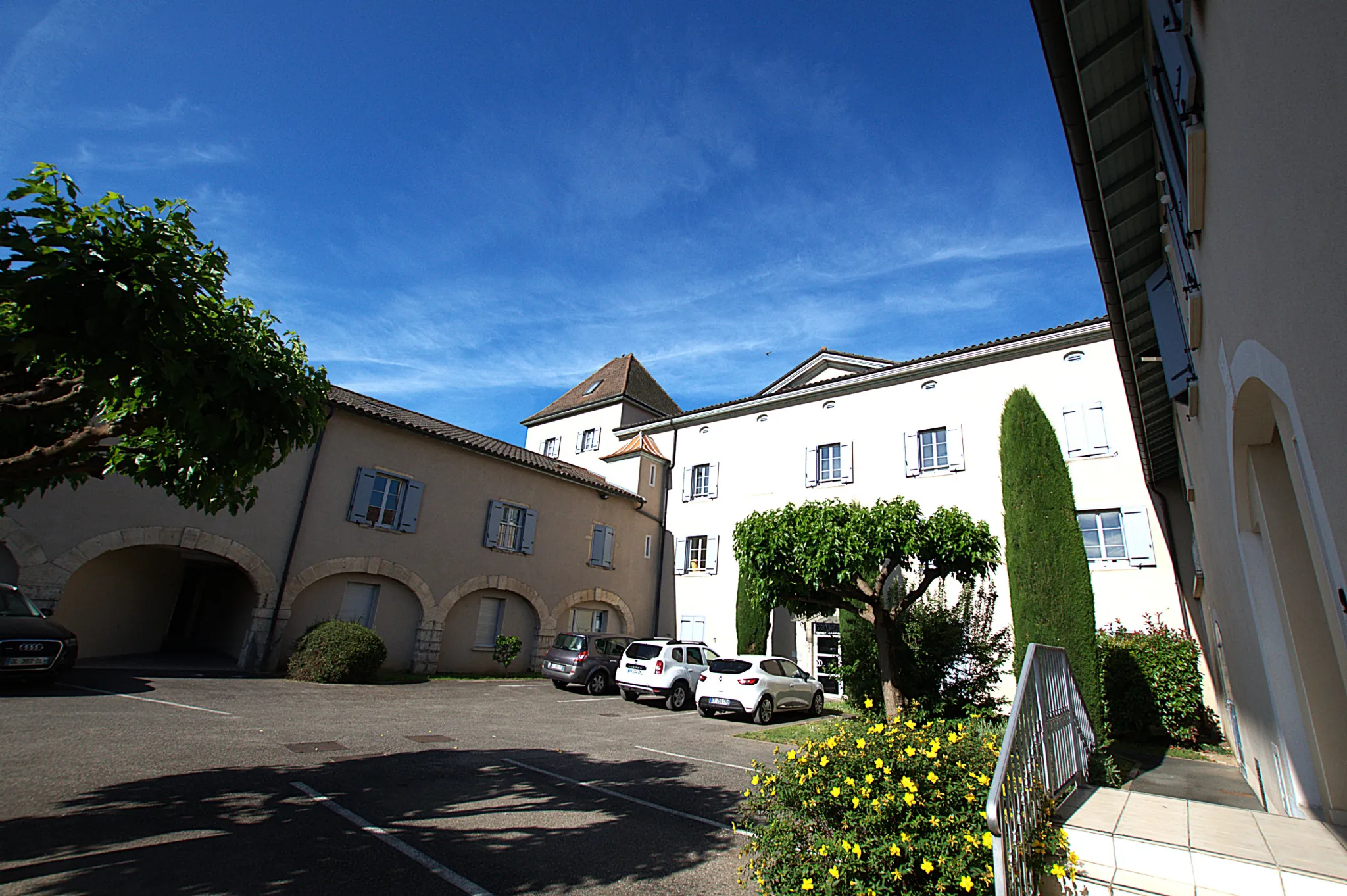 Appartement duplex de 63 m² à Jassans-Riottier, investissement locatif sûr avec stationnement privé 