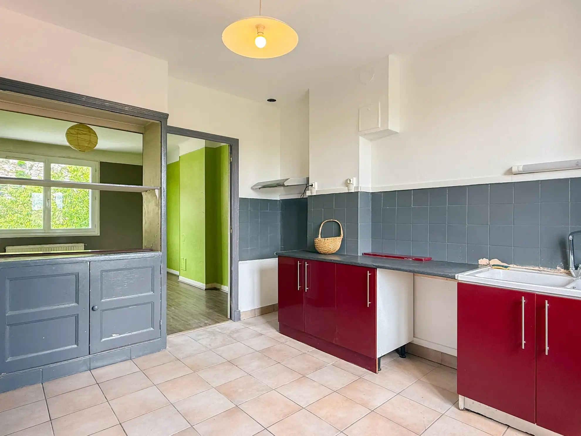 Appartement spacieux de 4 chambres avec cave au Pouzin 