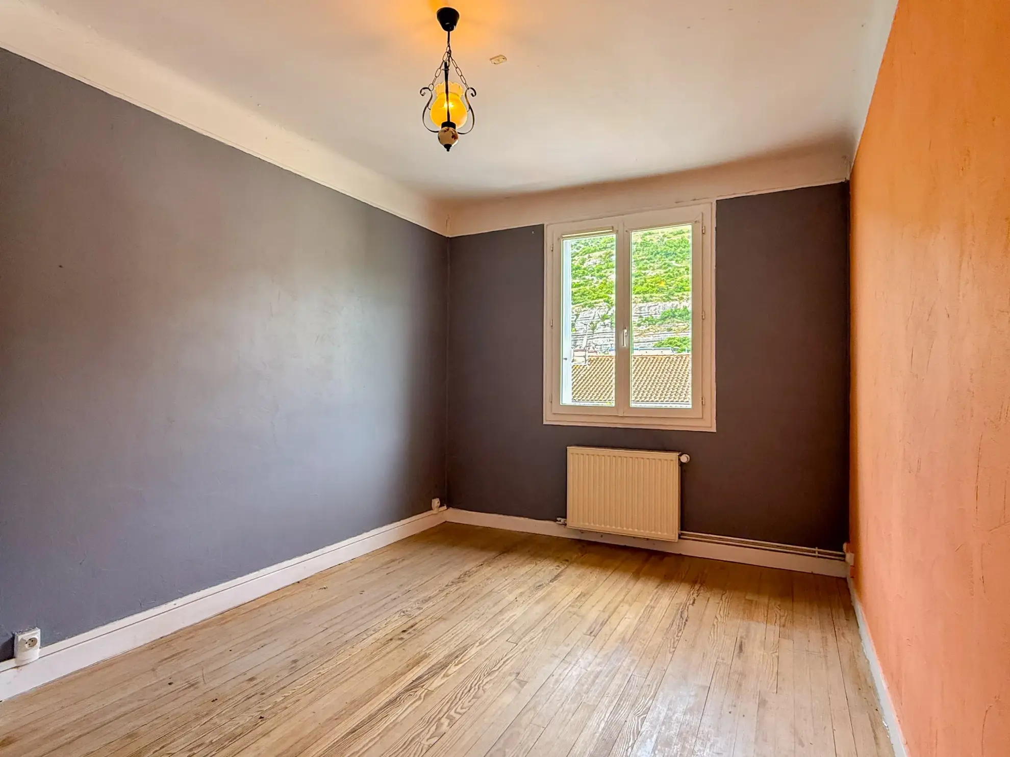 Appartement spacieux de 4 chambres avec cave au Pouzin 