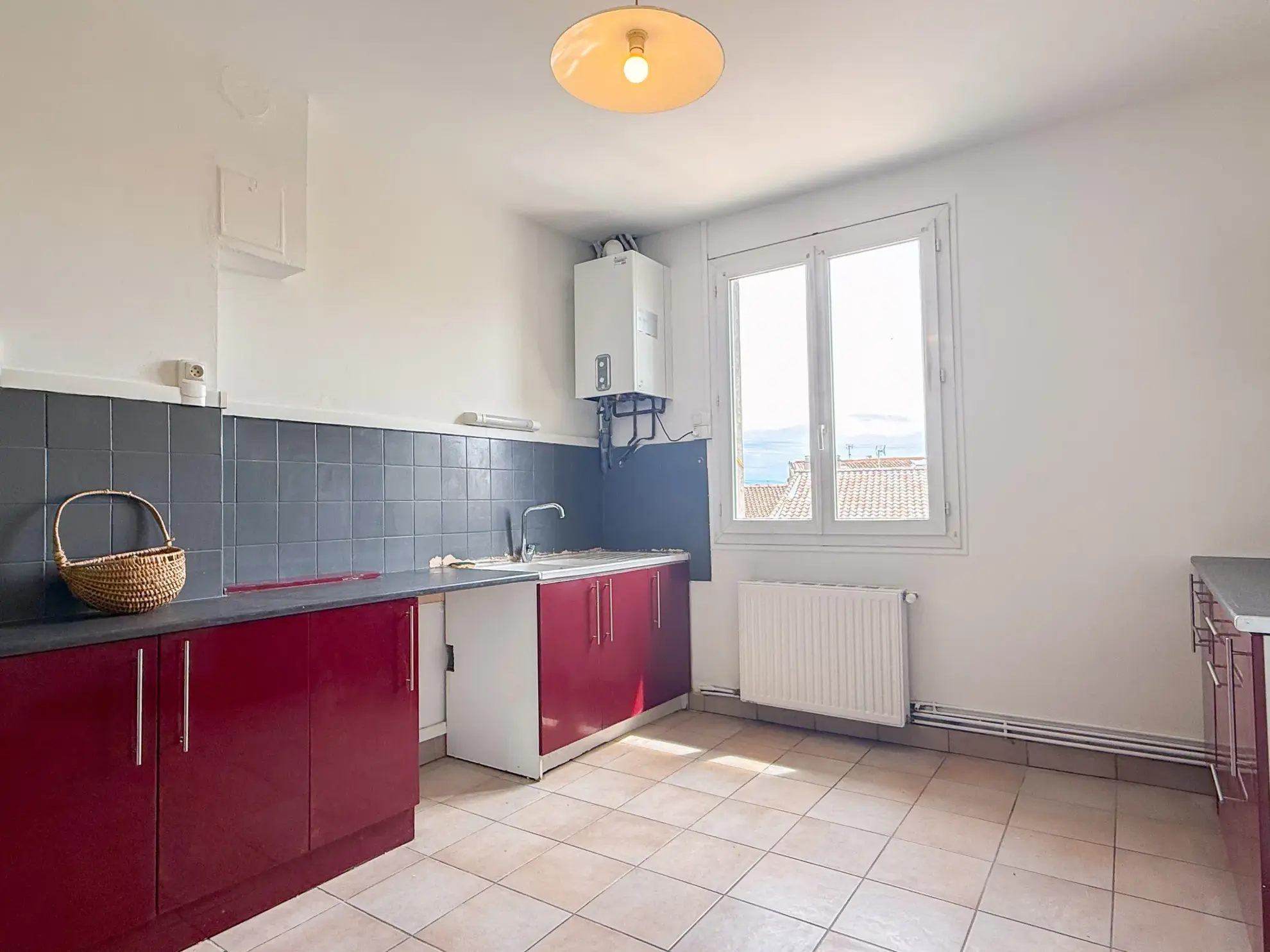 Appartement spacieux de 4 chambres avec cave au Pouzin 