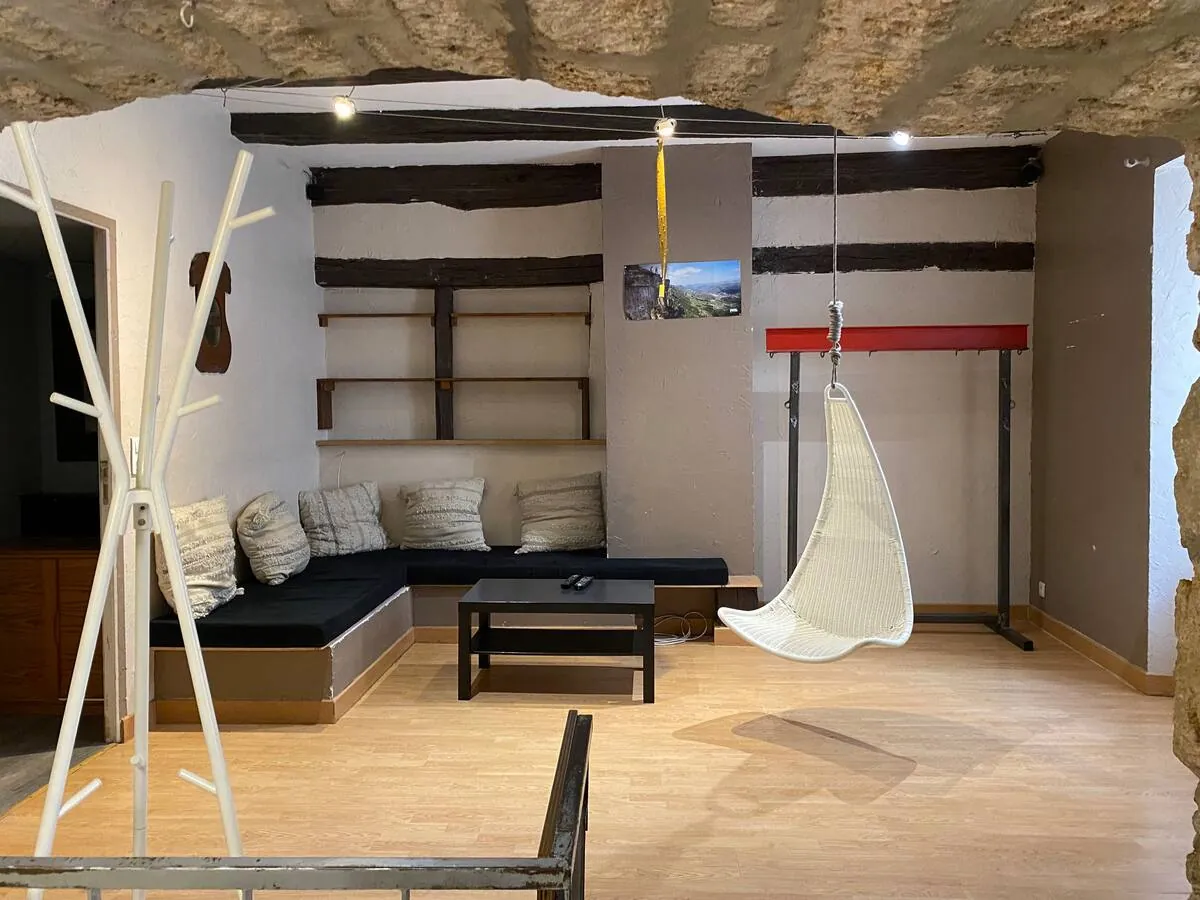 Maison de village à vendre à Creissels, 95m², 3 chambres, cave 